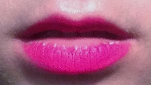 You can see the wear in the middle of the lip and at the corners