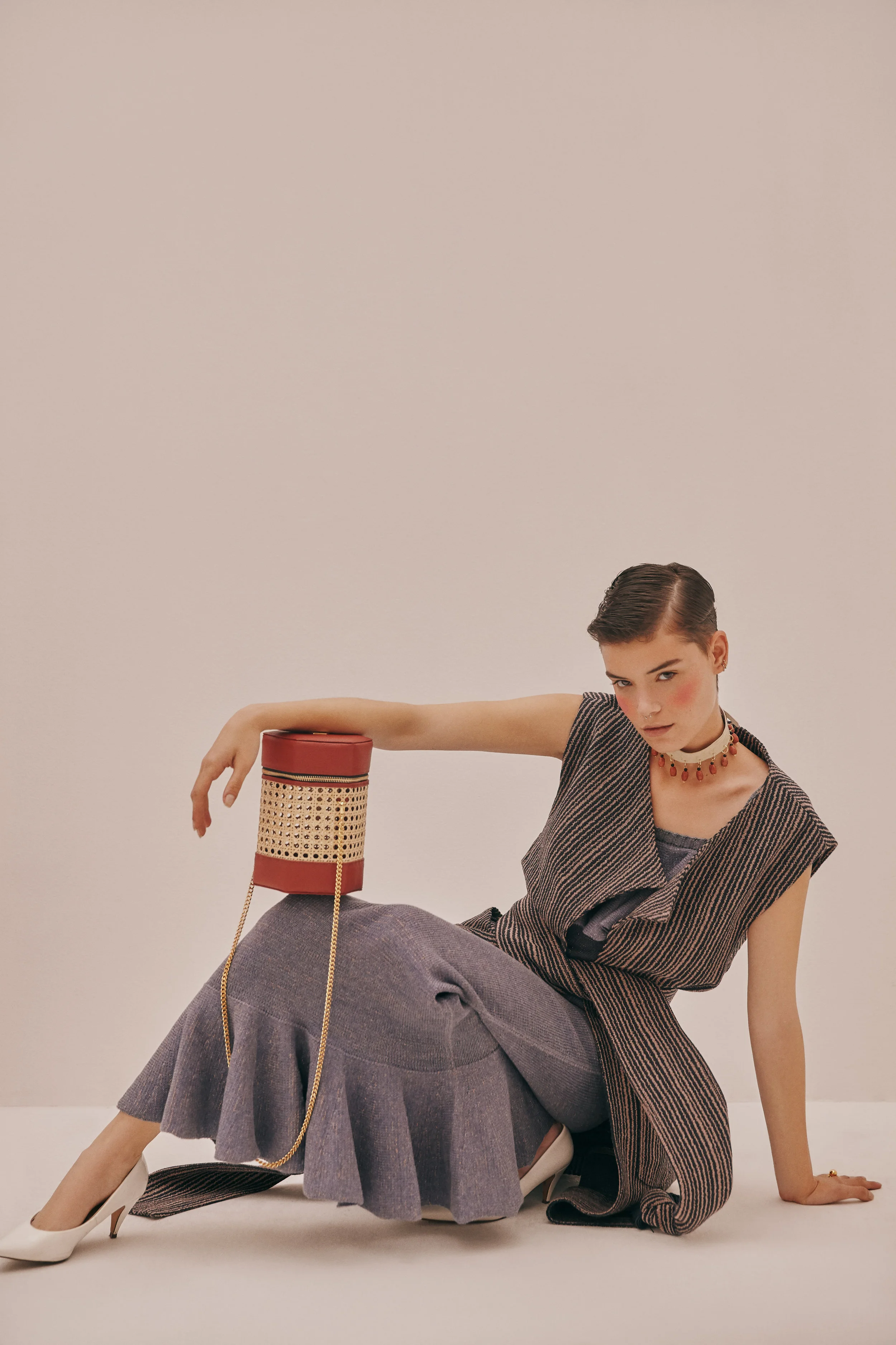 Vest: Pink Filosofy - Knitted dress: Alexandra Bueno - Shoes: Vintage Valentino - Bag & choker: Ballen Pellettiere