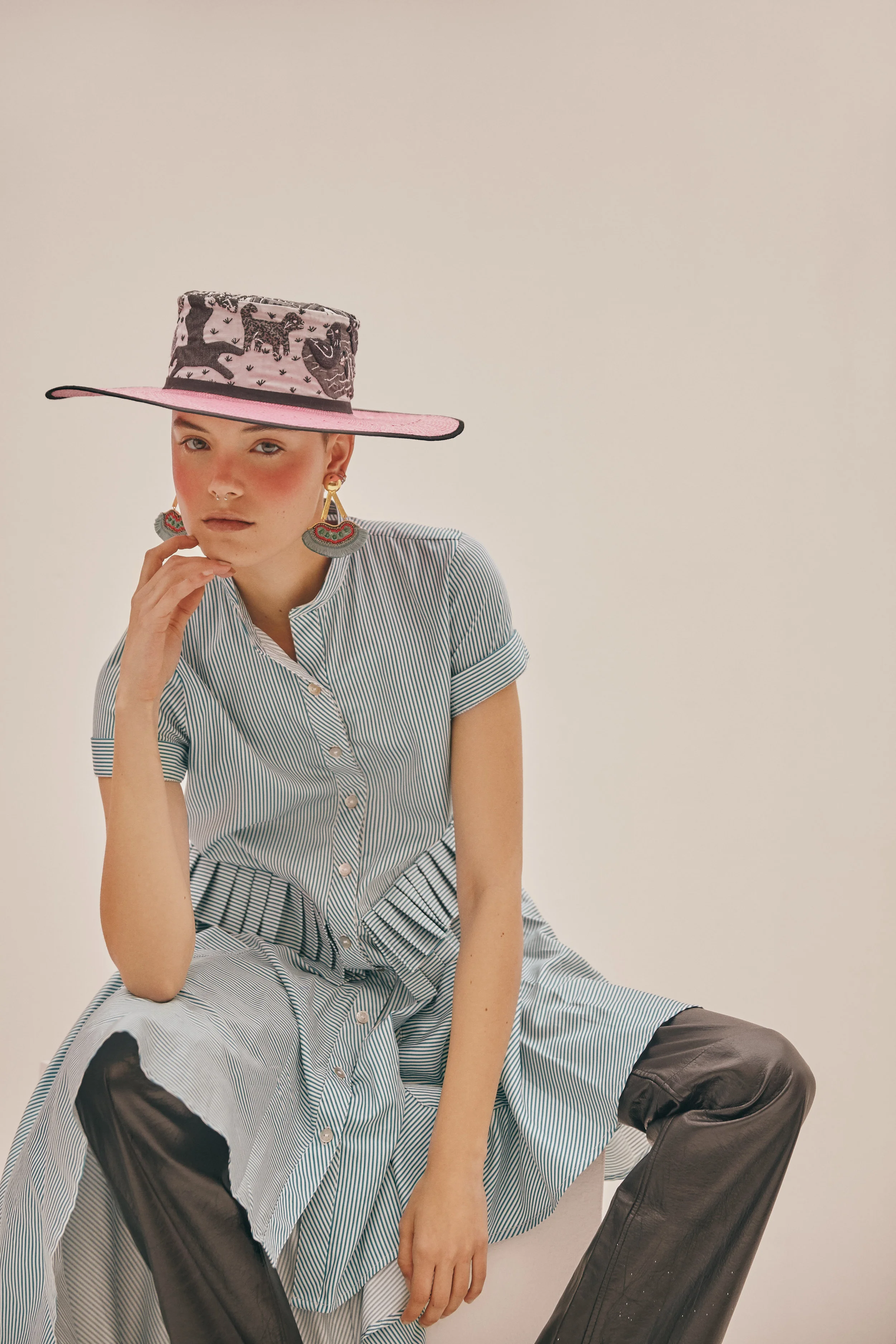Dress: Carlo Carrizosa - Leather Pants: A new cross - Hat: Lina Osorio -Jewelry: LaSierra