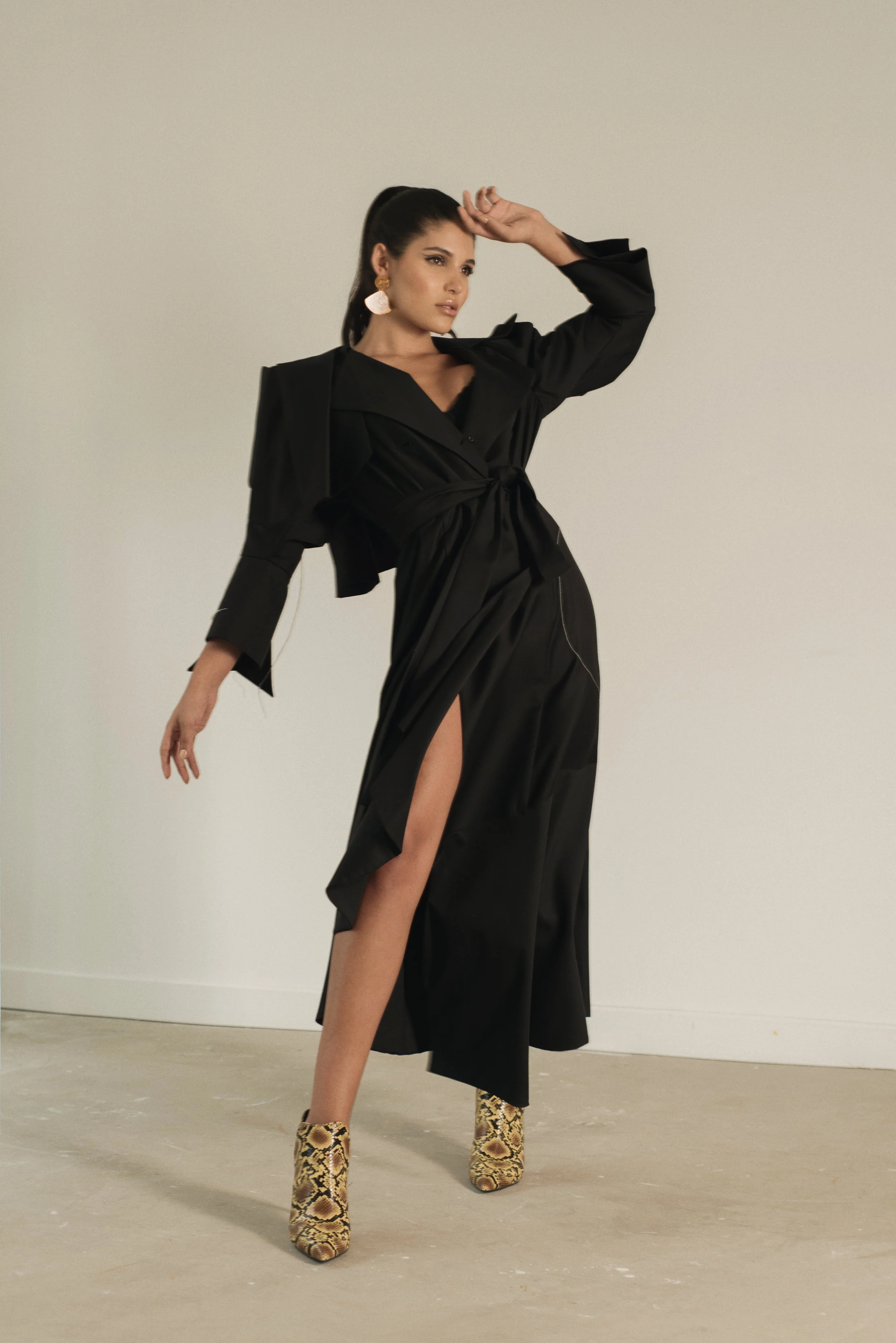 Dress. María Elena Villamil / Earrings & shoes. Zara