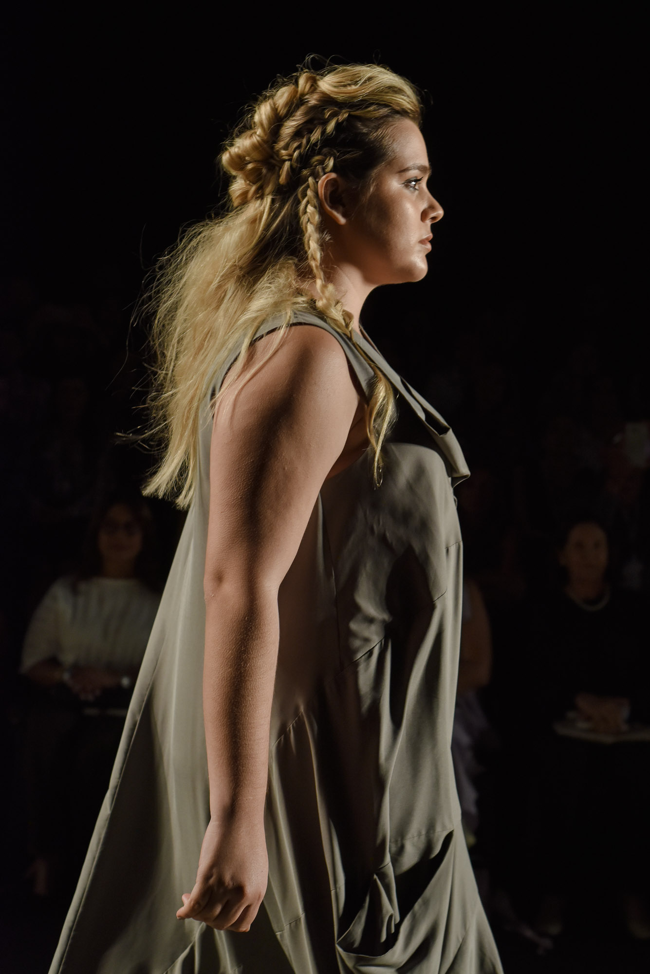 Desfile MEV María Elena Villamil