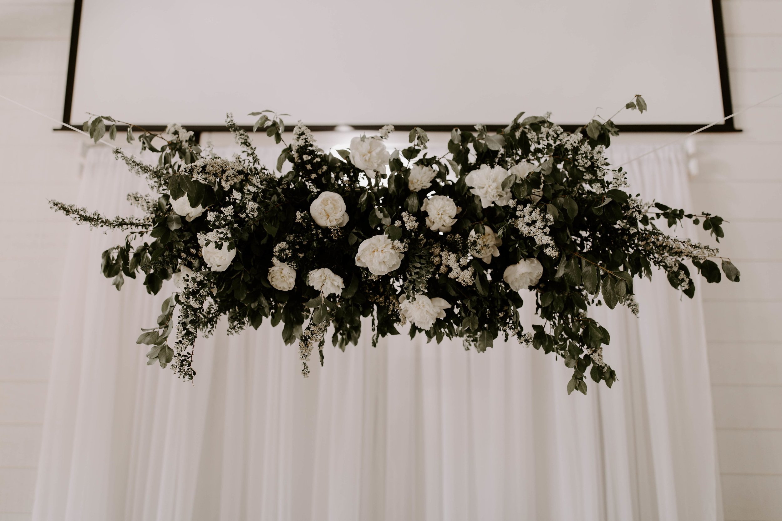 hanging florals tulsa wedding venue-min.jpg