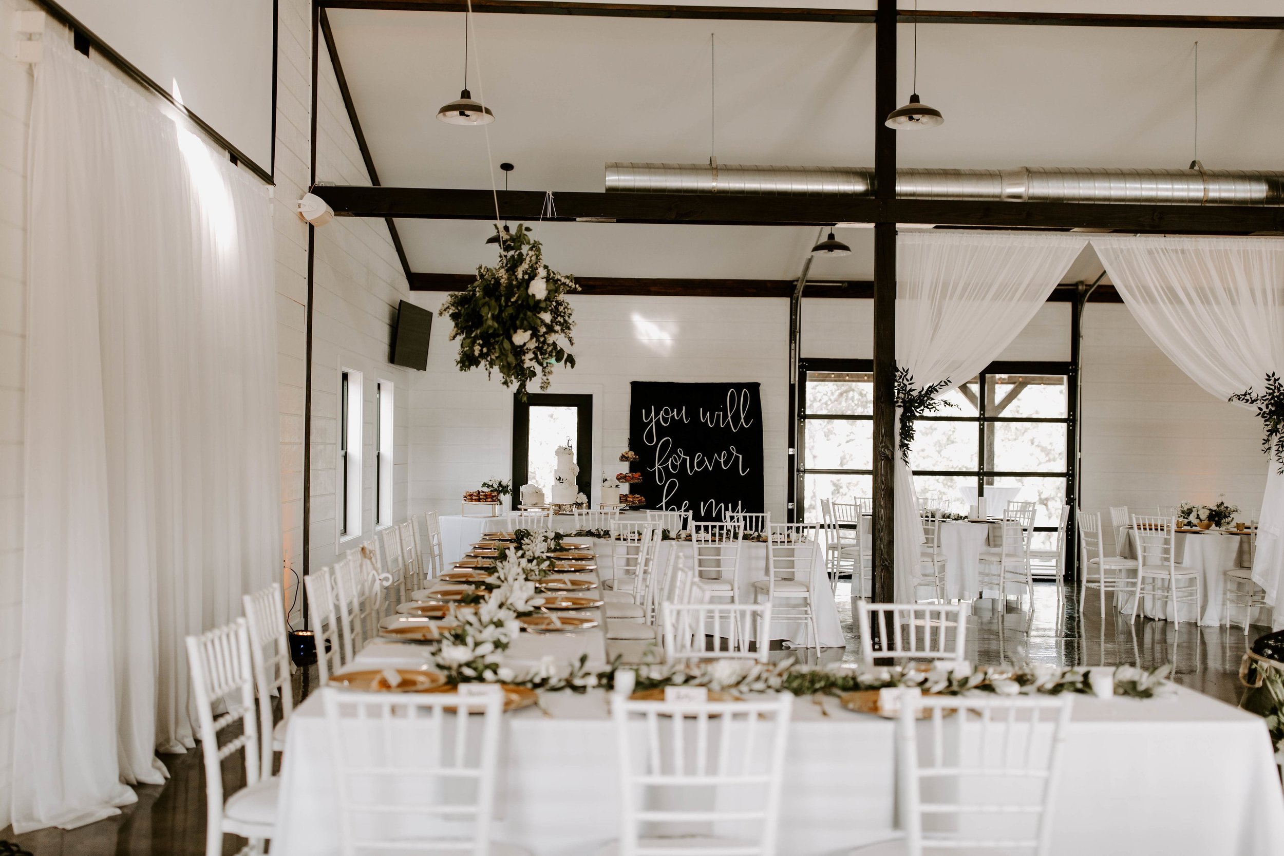 large head table wedding venue-min.jpg