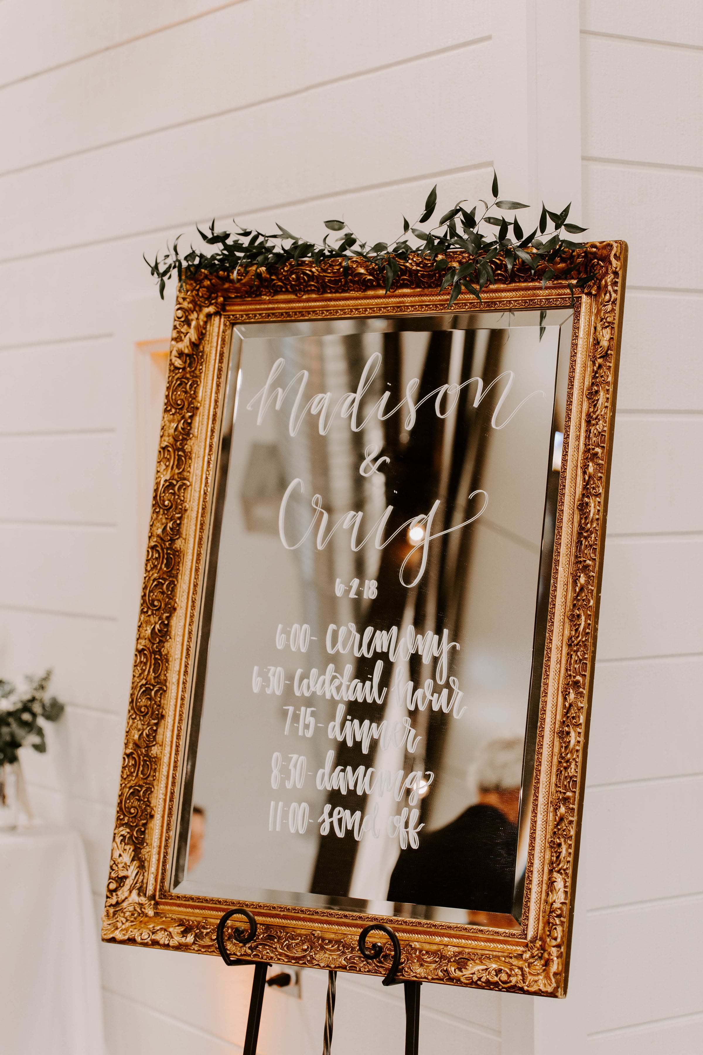 mirror wedding schedule-min.jpg