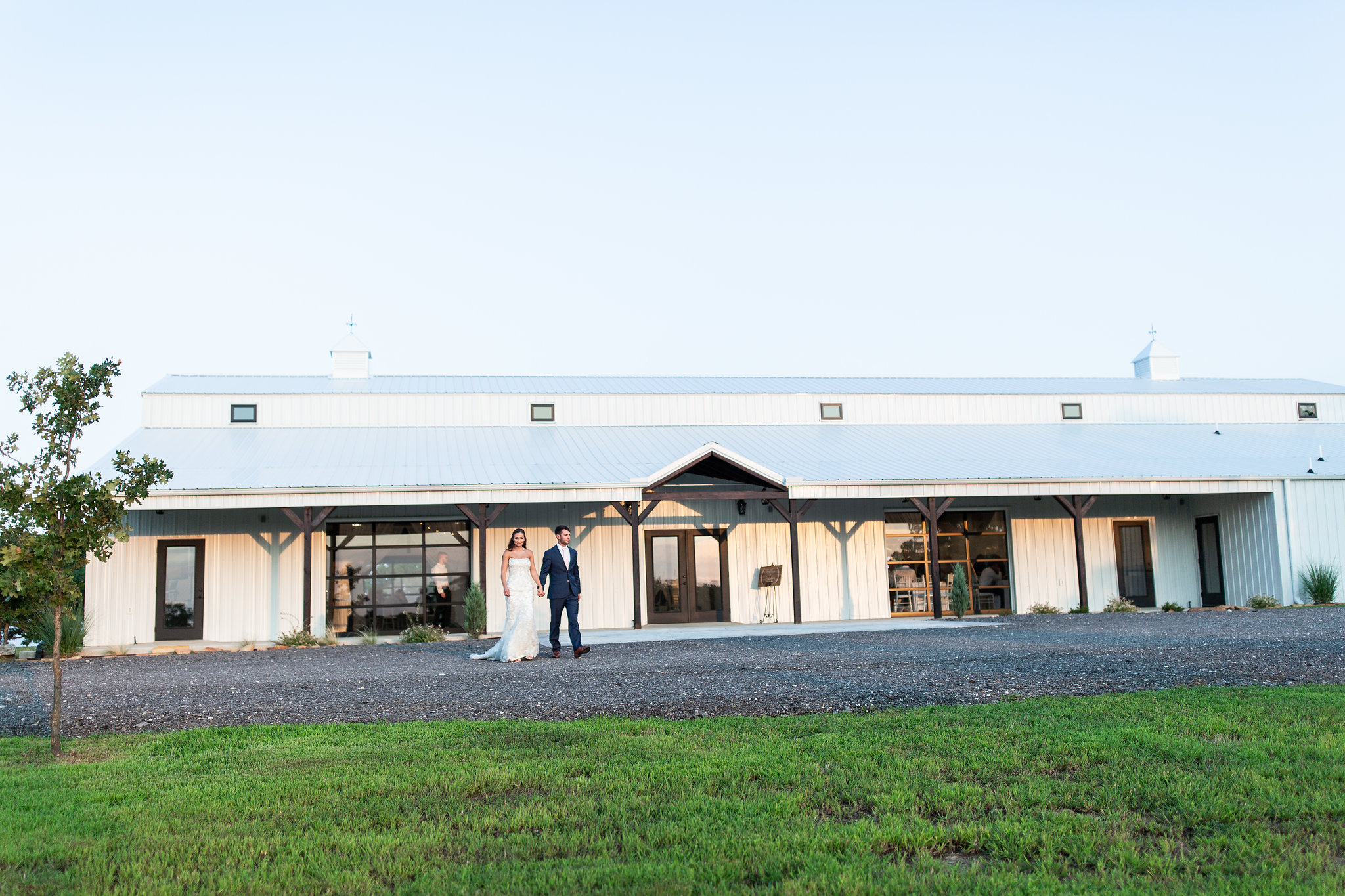 tulsa wedding venue white barn 6.jpg