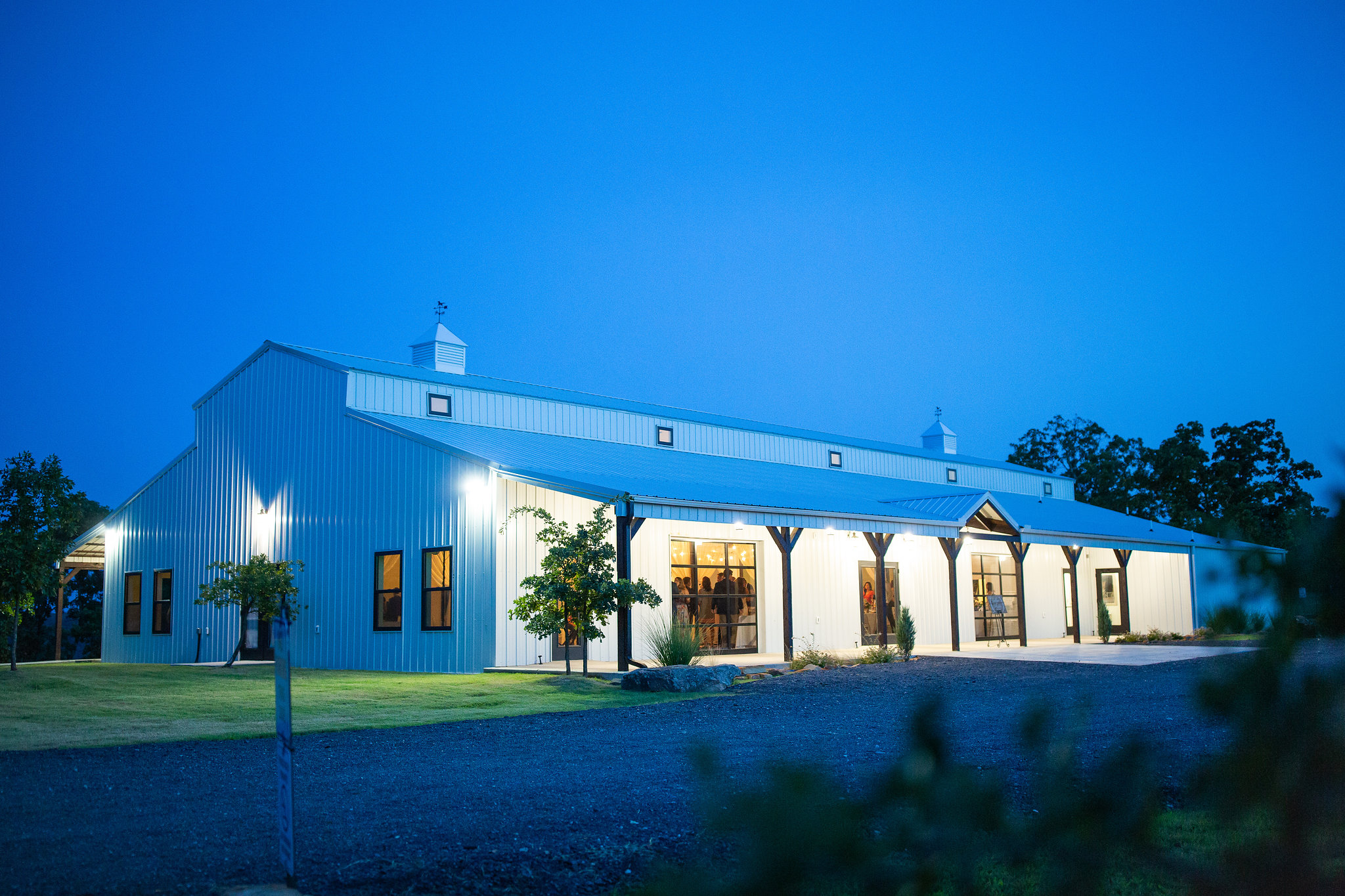 tulsa wedding venue white barn 44.jpg