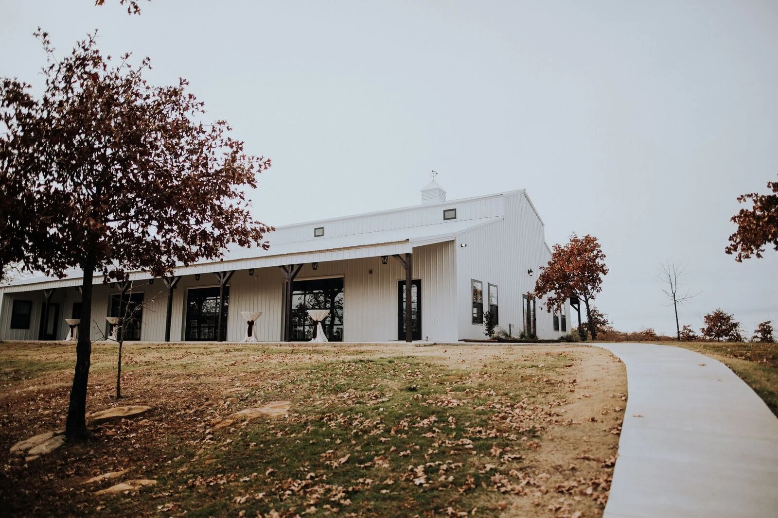 Tulsa Wedding Venue White Barn 00c.jpg