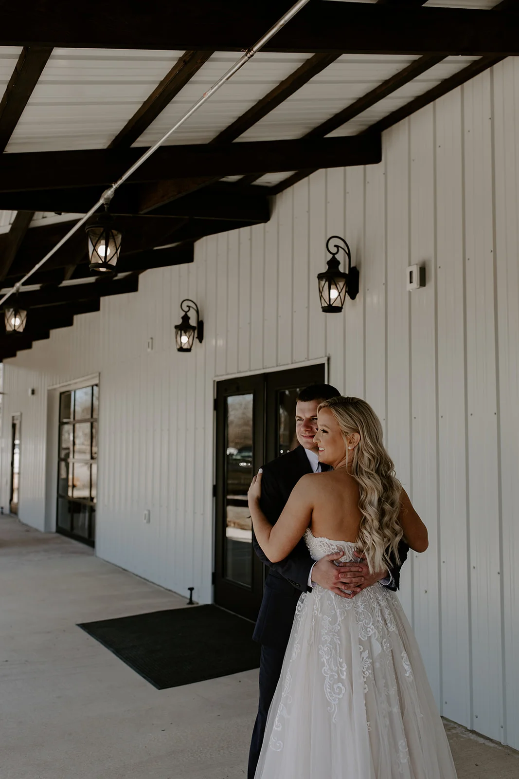 wedding venues tulsa bixby white barn 25a.jpg