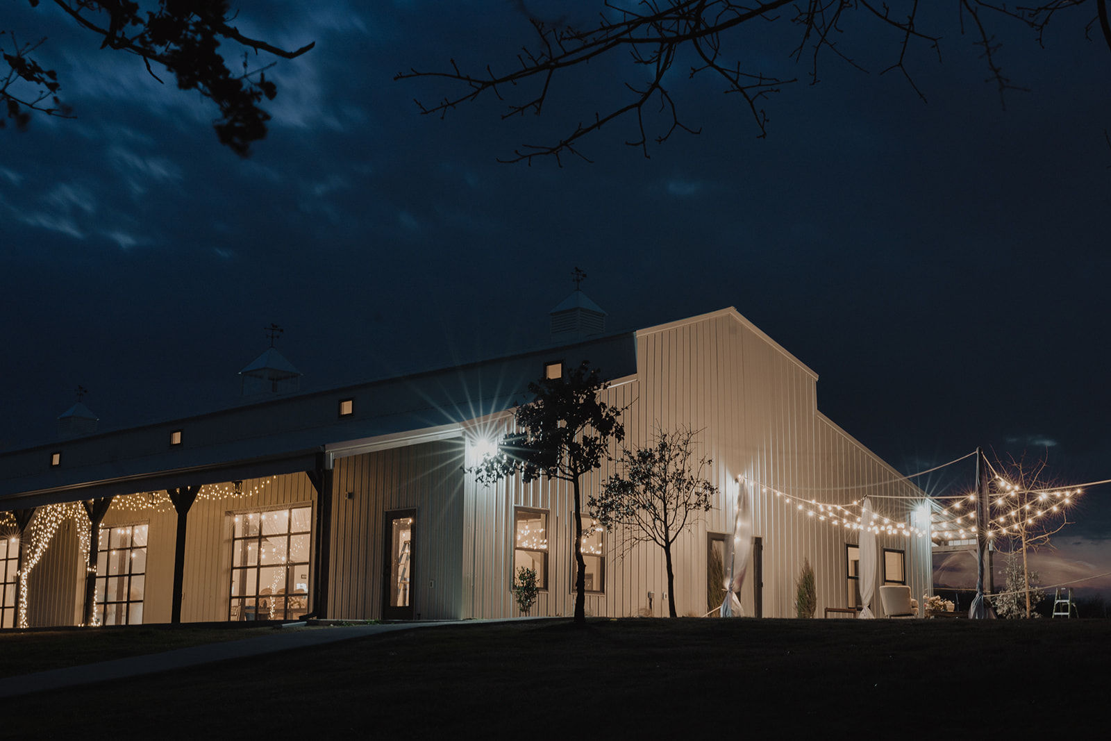 Indoor Ceremony Tulsa Wedding Venue Dream Point Ranch 77.jpg