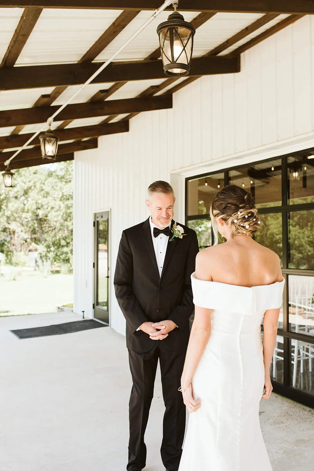 Dream Point Ranch Indoor white barn wedding venue tulsa bixby jenks broken arrow oklahoma (16).jpg