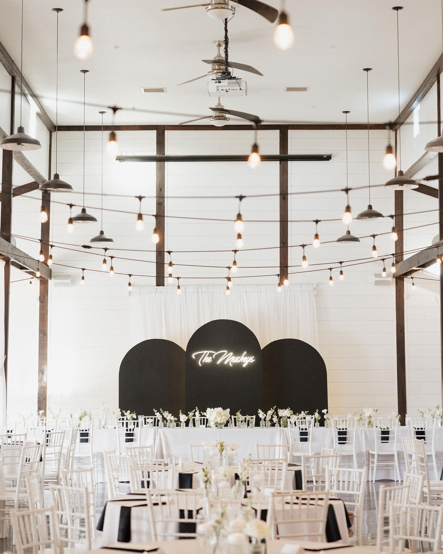 Whether bringing in bright, vibrant colors or sticking with the timeless, classy, black &amp; white vibe, Mountain Crest is the perfect venue for every style. 🤍🖤

Are you going for a colorful palette or a timeless black and white style!? Tell us be