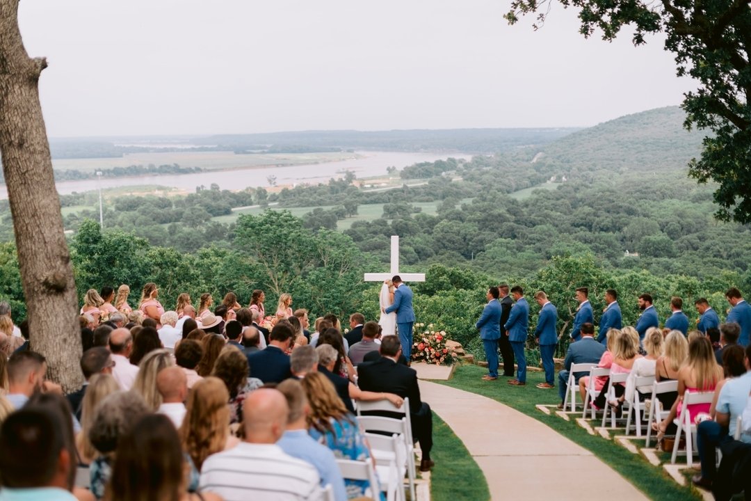 Begin your wedding day with beauty and luxury at Mountain Crest Venue! Our Saturday rentals include 5 hours at Riverbend Chapel, where you'll enjoy expansive suites, private bathrooms, a spacious kitchen and bar area, and the perfect spot for special