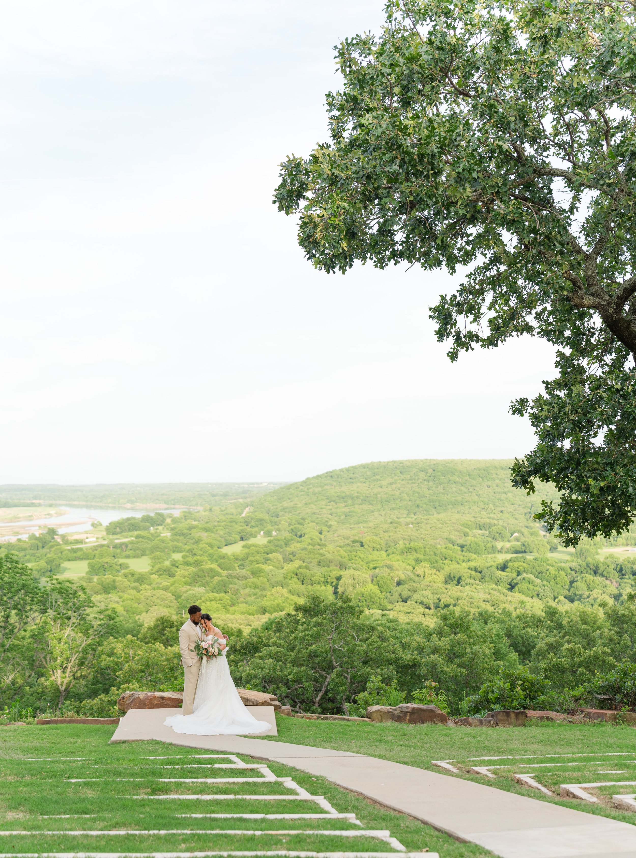 Mountain Crest Venue at Dream Point Ranch Tulsa Luxury Wedding Venue (37)-min.jpg