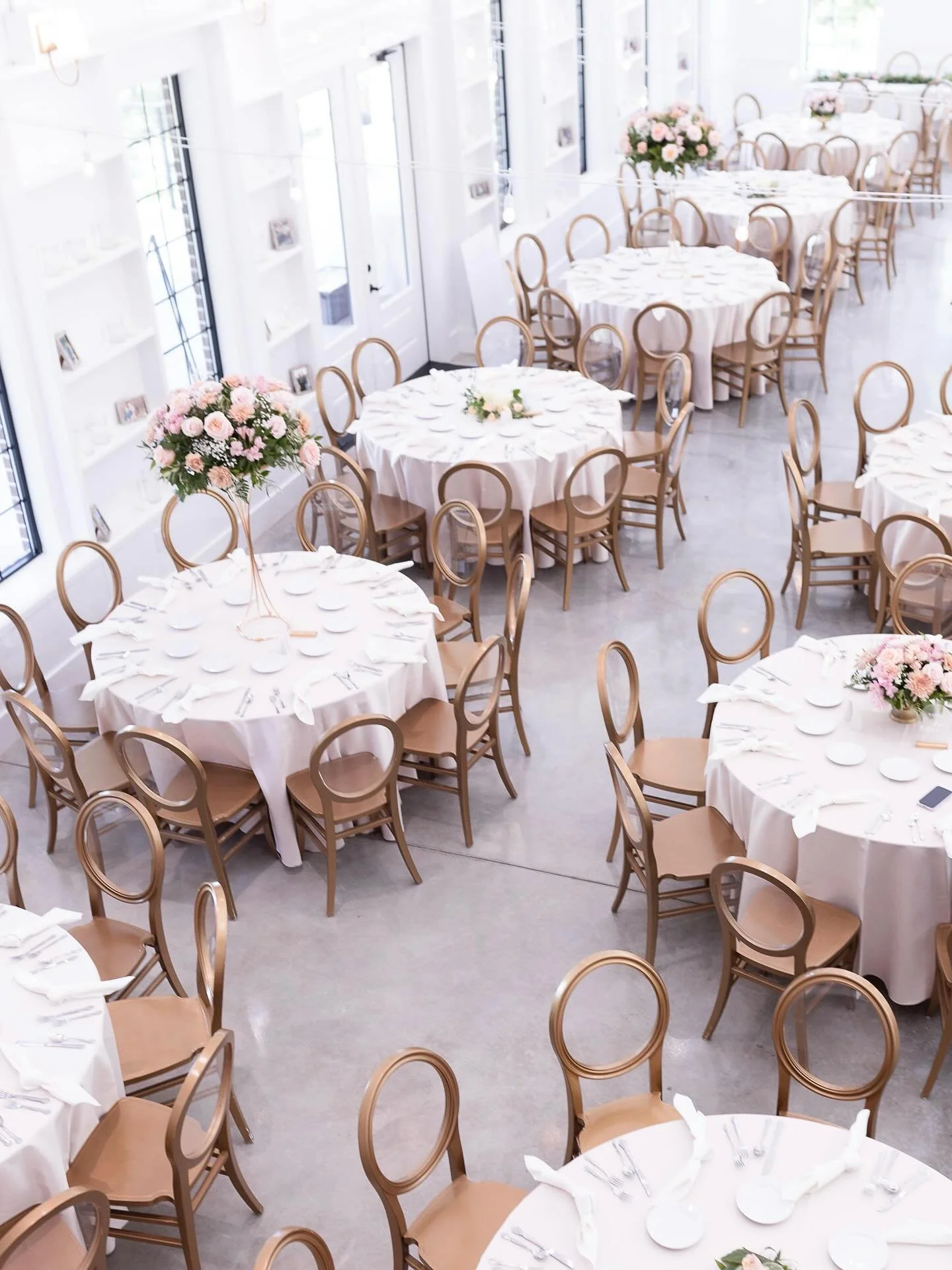 A blush and bashful wedding! 
Nothing beats a timeless soft pink color palette full of roses! Riverbend Chapel was created to become the perfect backdrop for your day, which means soft, delicate accents and pops of color still look absolutely stunnin