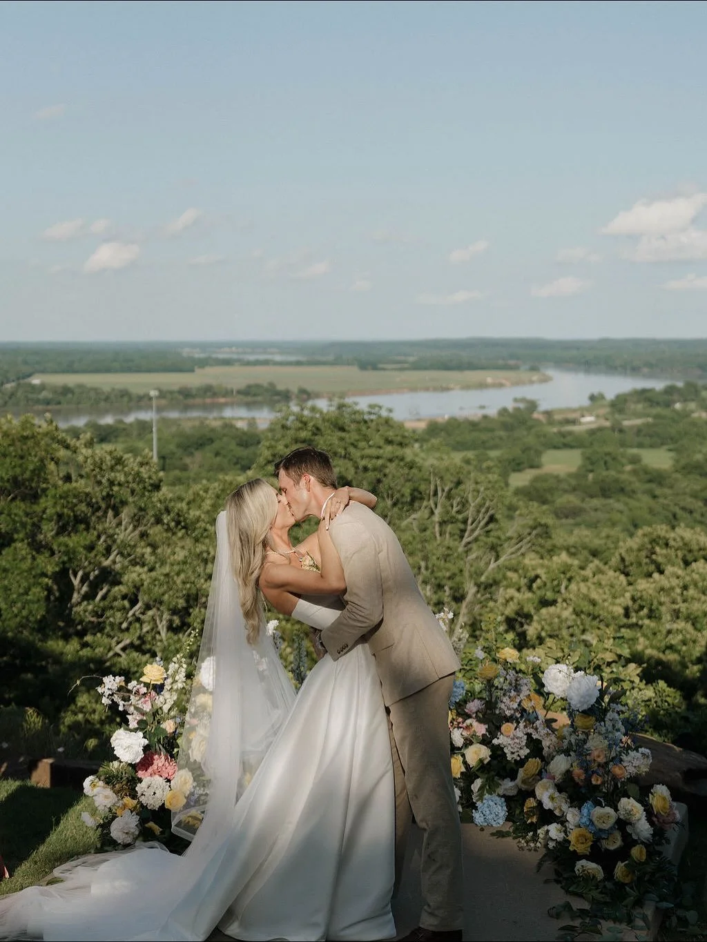 Still swooning over how perfectly this view was captured! It truly is the dreamiest backdrop for these moments. Every detail comes together so effortlessly against that stunning scenery! 
Our hours for tours are Tuesday through Friday so head to the 
