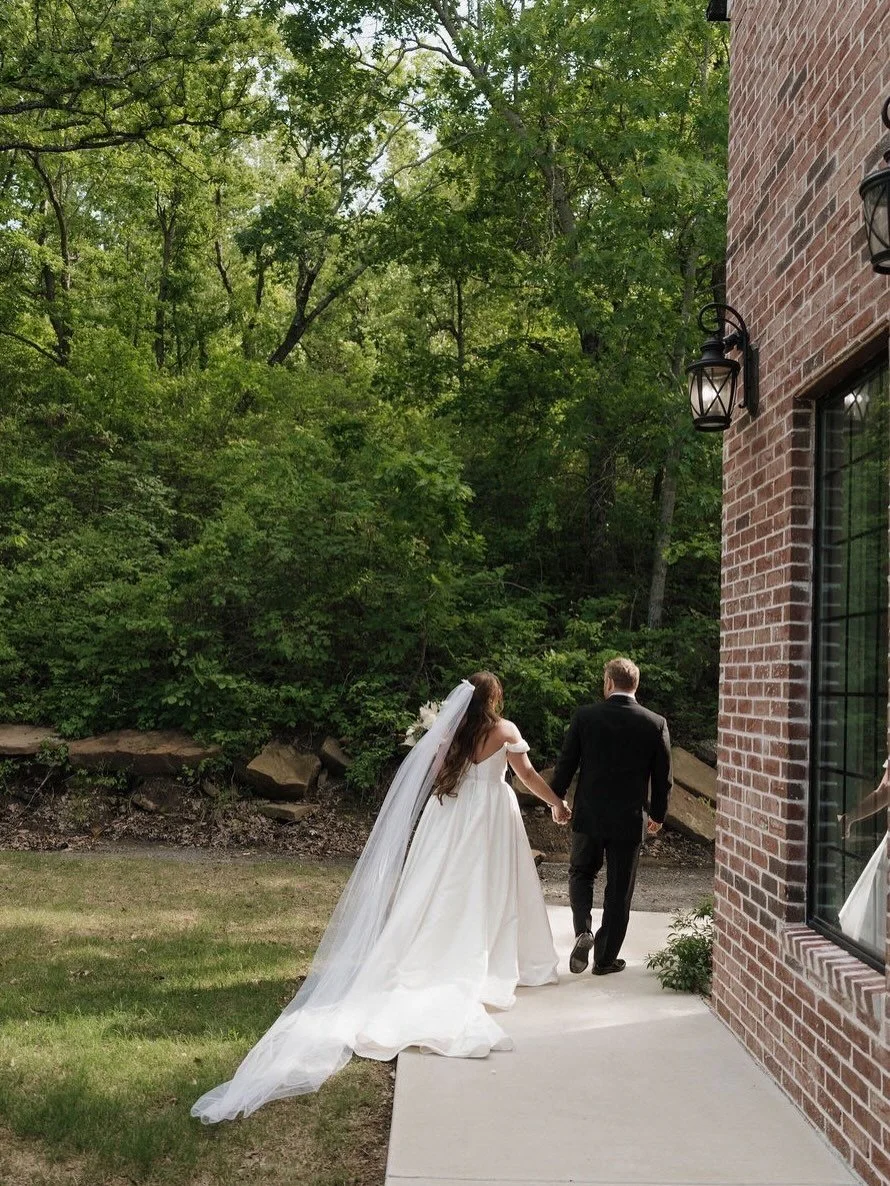 It&rsquo;s the little moments that make your wedding day absolutely unforgettable at Riverbend Chapel! 
And we&rsquo;re here for all of it, every step of the way!
Ready to see it for yourself? Visit our website and book a tour today. 
⠀⠀⠀⠀⠀⠀⠀⠀⠀
Coord