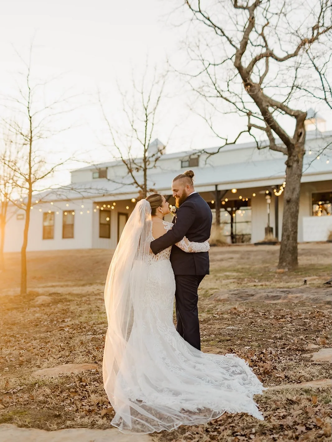 That just-married golden hour feeling at Mountain Crest Venue ✨ 
Visit our website to see our special offers on wedding dates in less than 6 months!
⠀⠀⠀⠀⠀⠀⠀⠀⠀
Planner | @beyouplanning
Photographer | @rosiecheeksphotography 
Videographer | @reprezafil