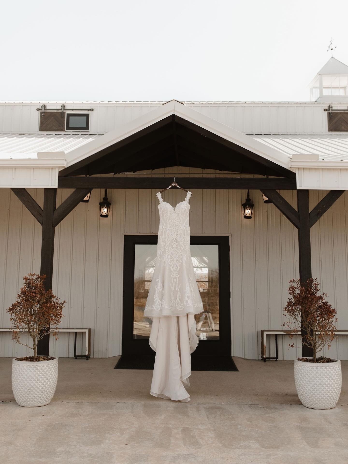 Want to get married&hellip; right now? 
⠀⠀⠀⠀⠀⠀⠀⠀⠀
Any remaining Friday, Saturday and Sunday events February through May 2026 are now 20% off! 
⠀⠀⠀⠀⠀⠀⠀⠀⠀
Why wait when all you want to do is start your forever right now?!
⠀⠀⠀⠀⠀⠀⠀⠀⠀
Planner | @platinume