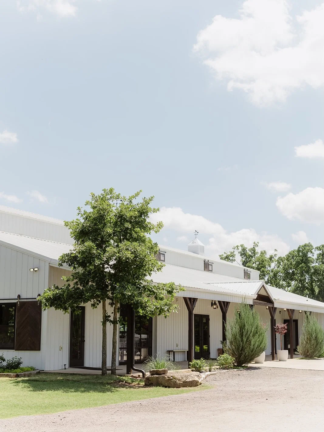 When you book Mountain Crest Venue at Dream Point Ranch you get access to acres of sprawling outdoor property, including the veranda, lawn, four post arbor and countless elegant photo spots! All of these amenities are included in your fee and all tab