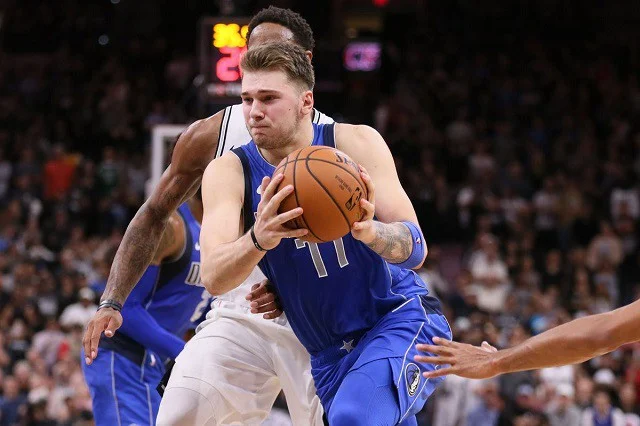Lakers vs Mavs #2.jpg