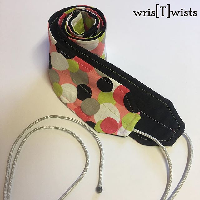 How great are these &quot;Retro Dot&quot; #wristwists?! 🎨 #functionalfashion #wristwraps #wristprotection