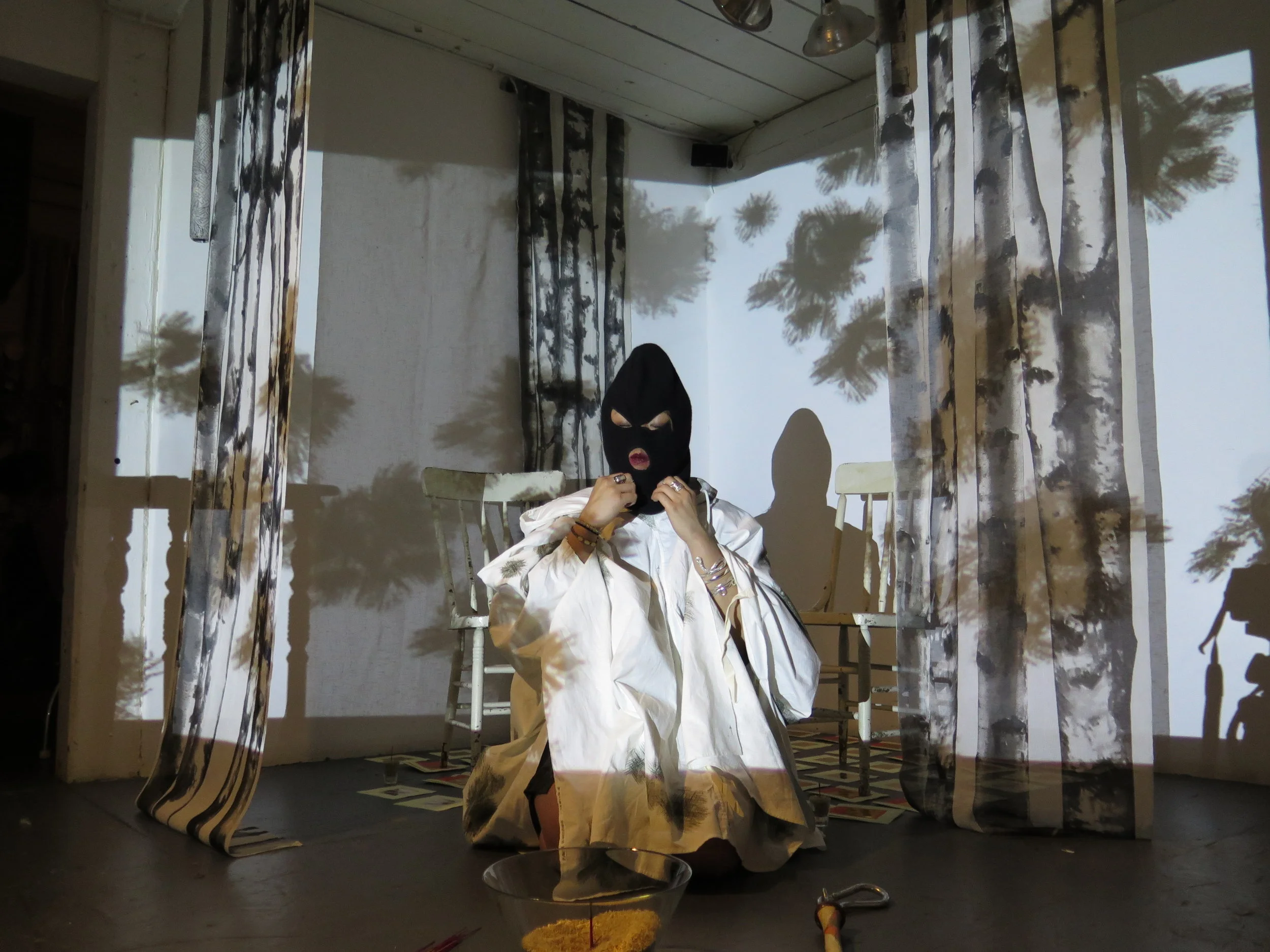 Installation for In/di/visible (Process)