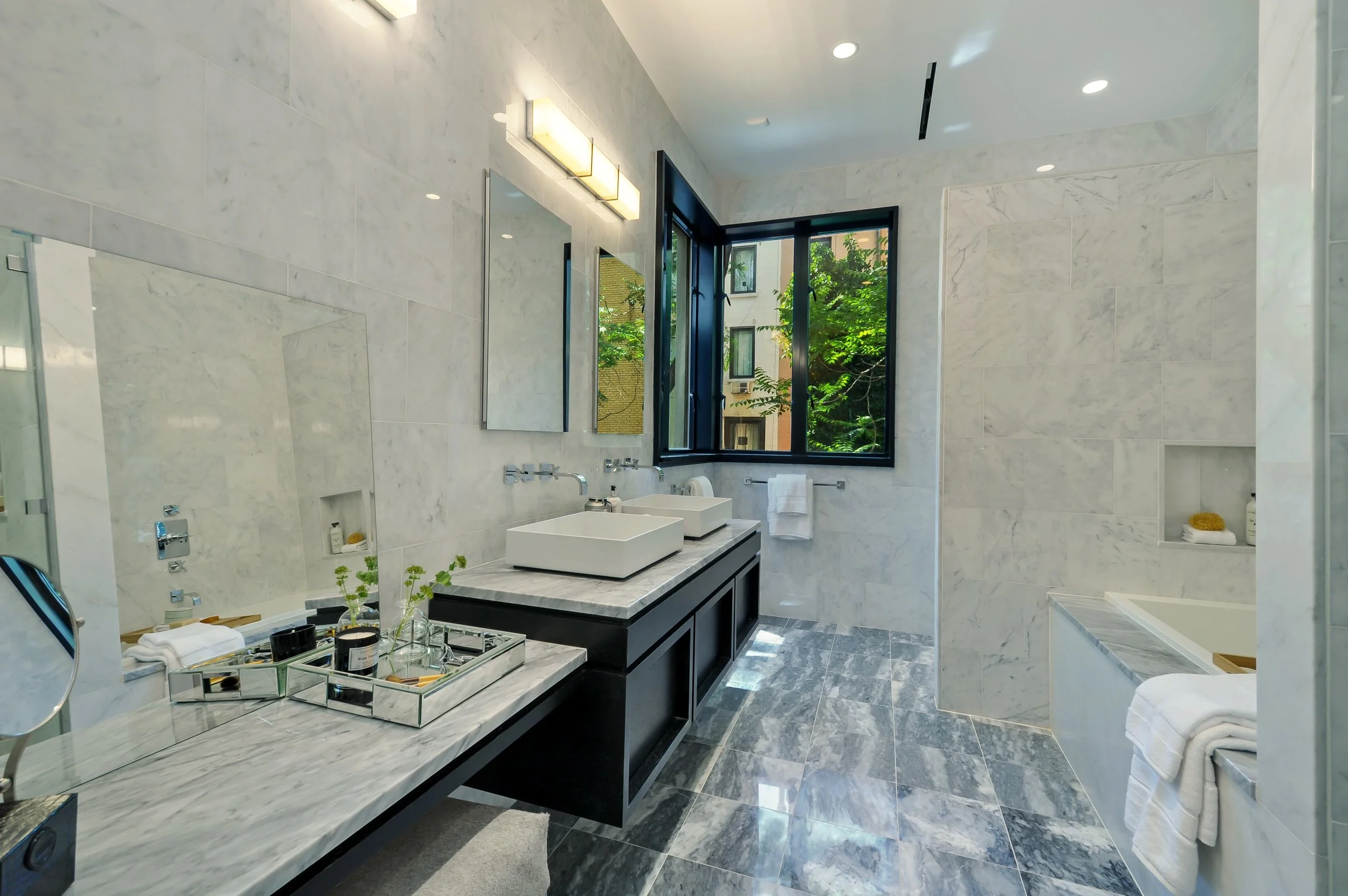 14_46E83rd_9_2ndBathroom_HiRes.jpg