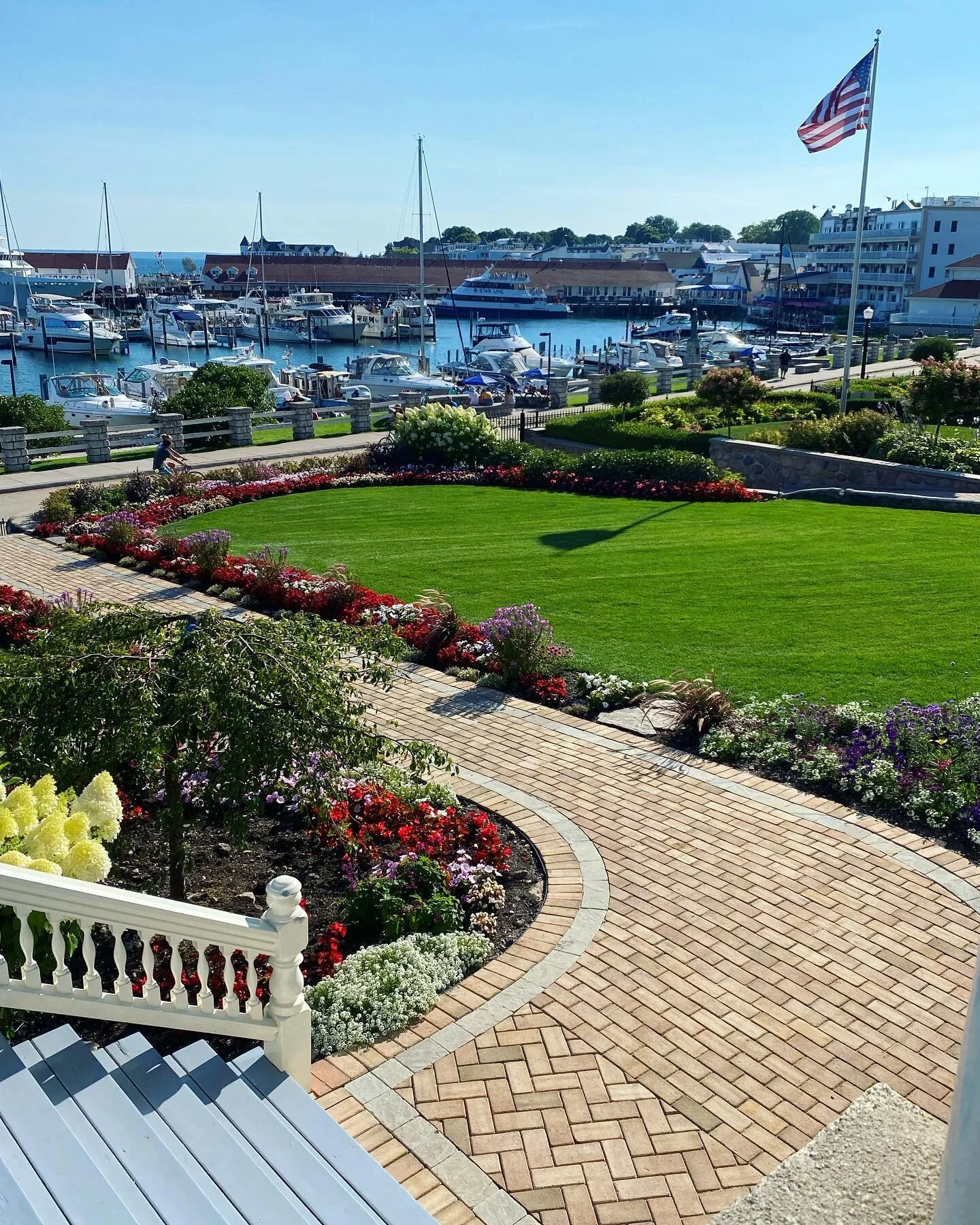 Fine tuning and preparing some of the islands finest gardens for the Garden Show! It was such a stunning Mackinac day today~~ #grandgardenshow @grandhotelmichigan @provenwinners
