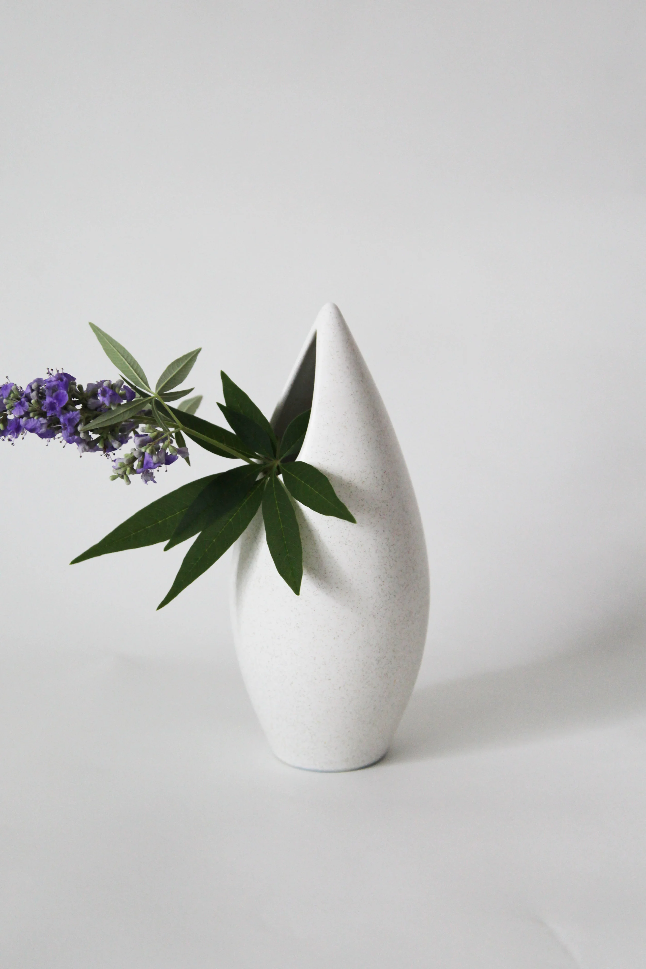 POINT VASE