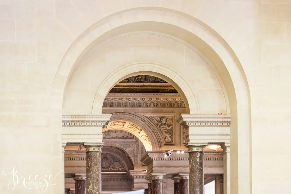 Louvre_Interior_Arches.jpg