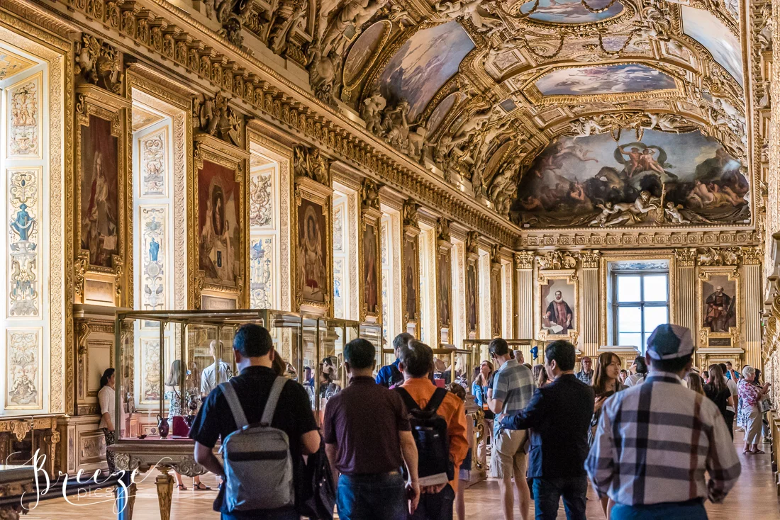 Louvre_Interior.jpg