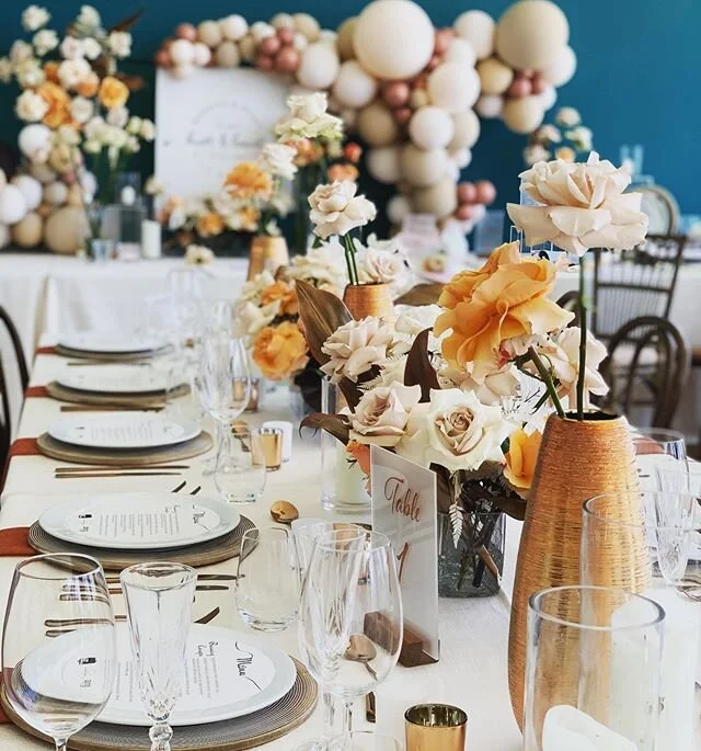 Autumn Coastal styling today with copper tones @northernbeachesweddings Inspire Wedding Showcase. All amazing furniture and linen by @eventhiresyd , to die for balloon installation by @beachesballoons at our favourite @narrabeachfunctions