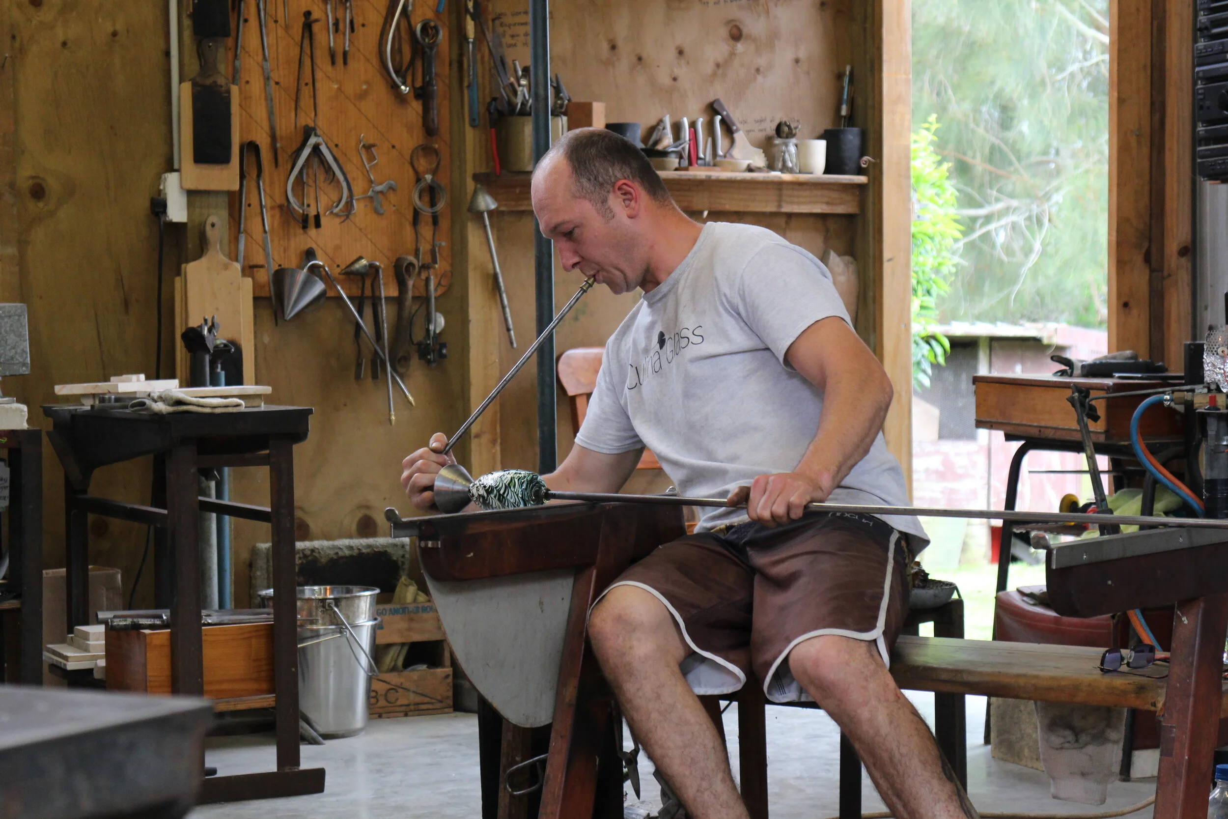 An all time favourite performance of Justin Culina unveiling a beautiful glass platter..