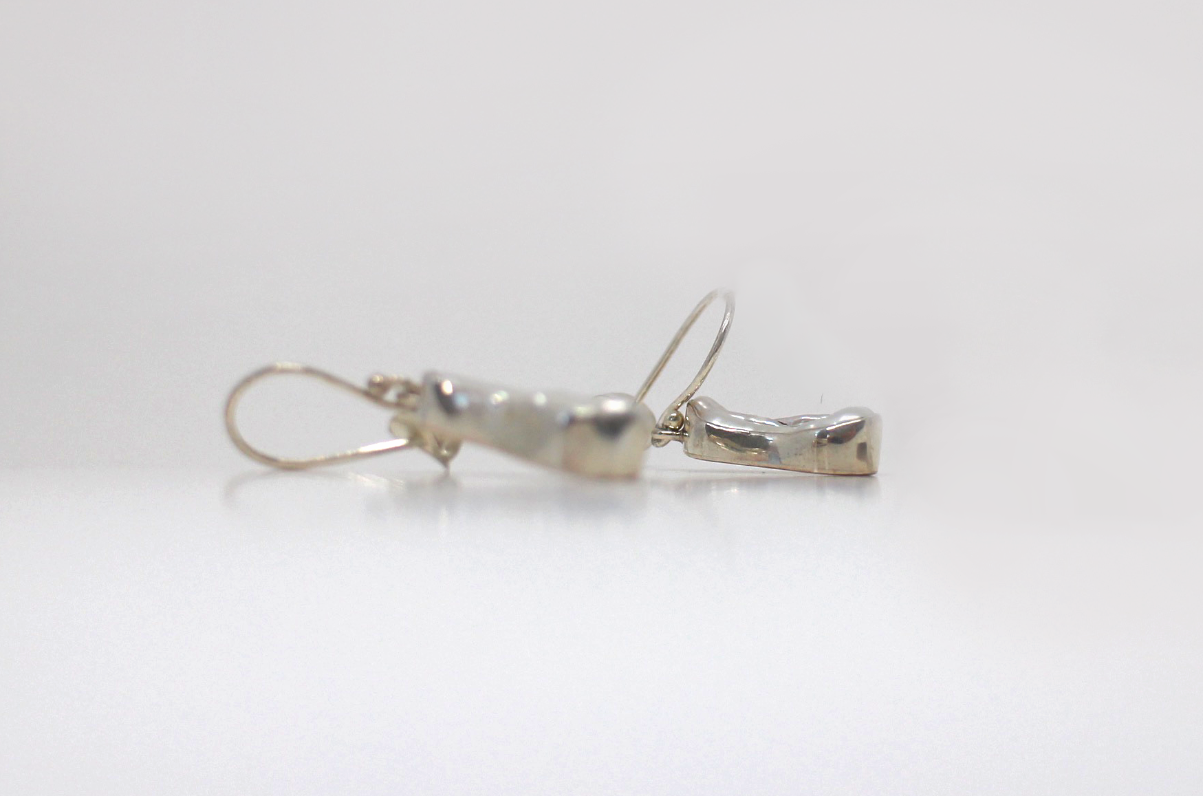 artform- pearl-earrings-alison-blain