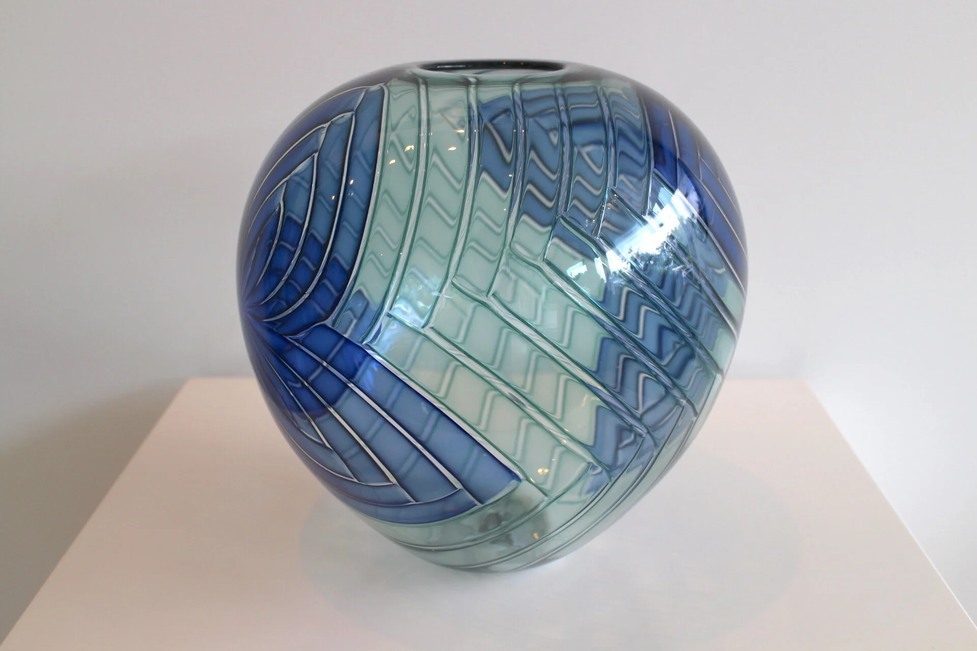 artform-nikau-vase-round-justin-culina