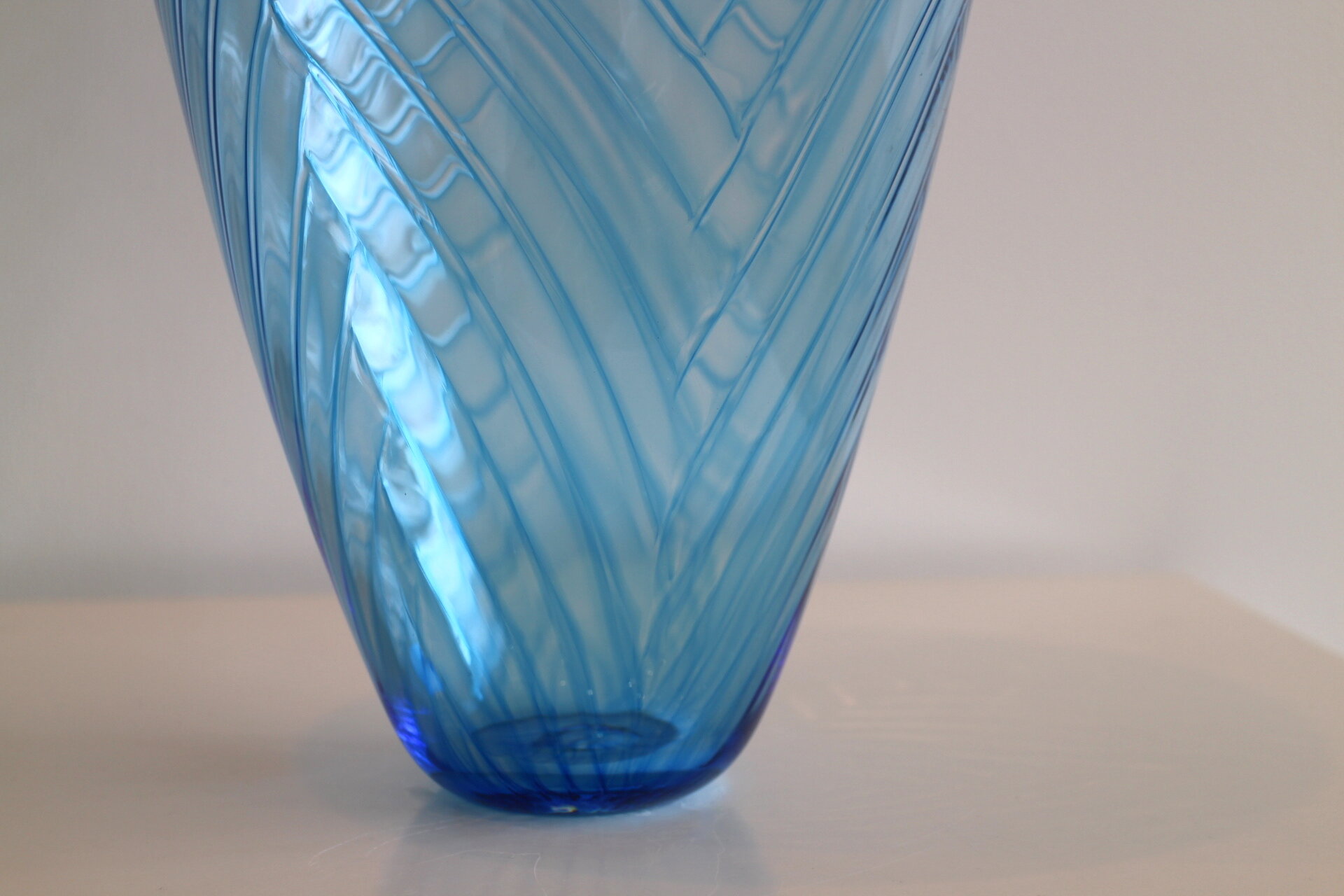 tall-nikau-vase-artform-justin-culina