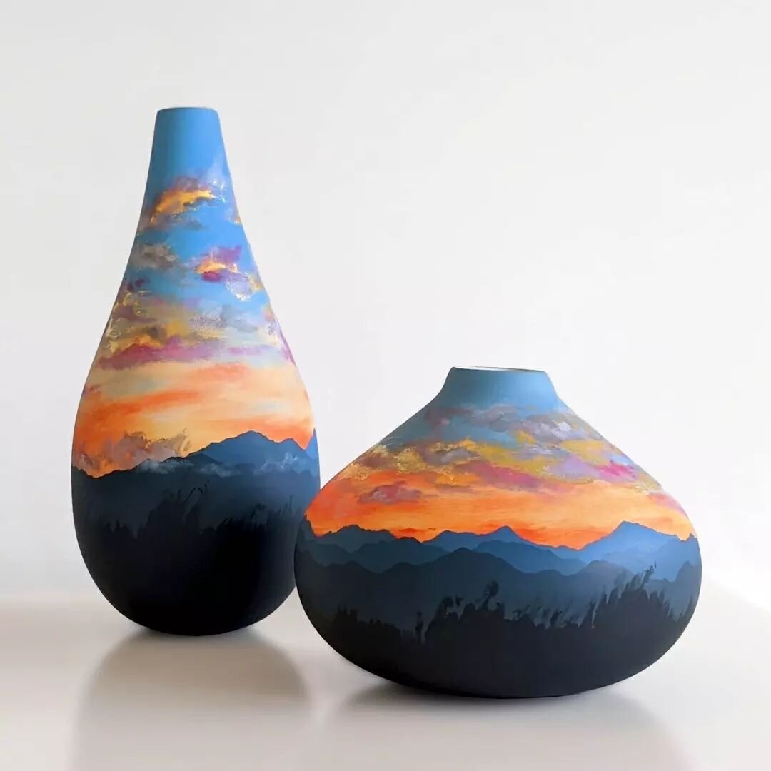 Rachel Murphy's sunset vessels have always stoped people in their tracks with quiet gasps in the gallery. As every sunset is unique, so are Rachel's stunning vases. This week we have received these stunningly electric vessels - kissed with golden fle