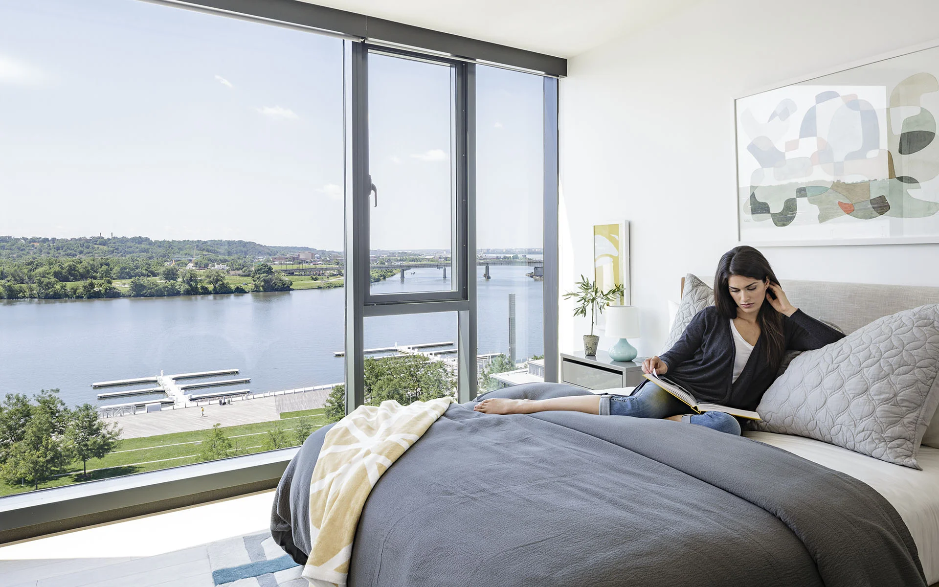4-Residences_Bedroom_Woman_1920x1200.jpg