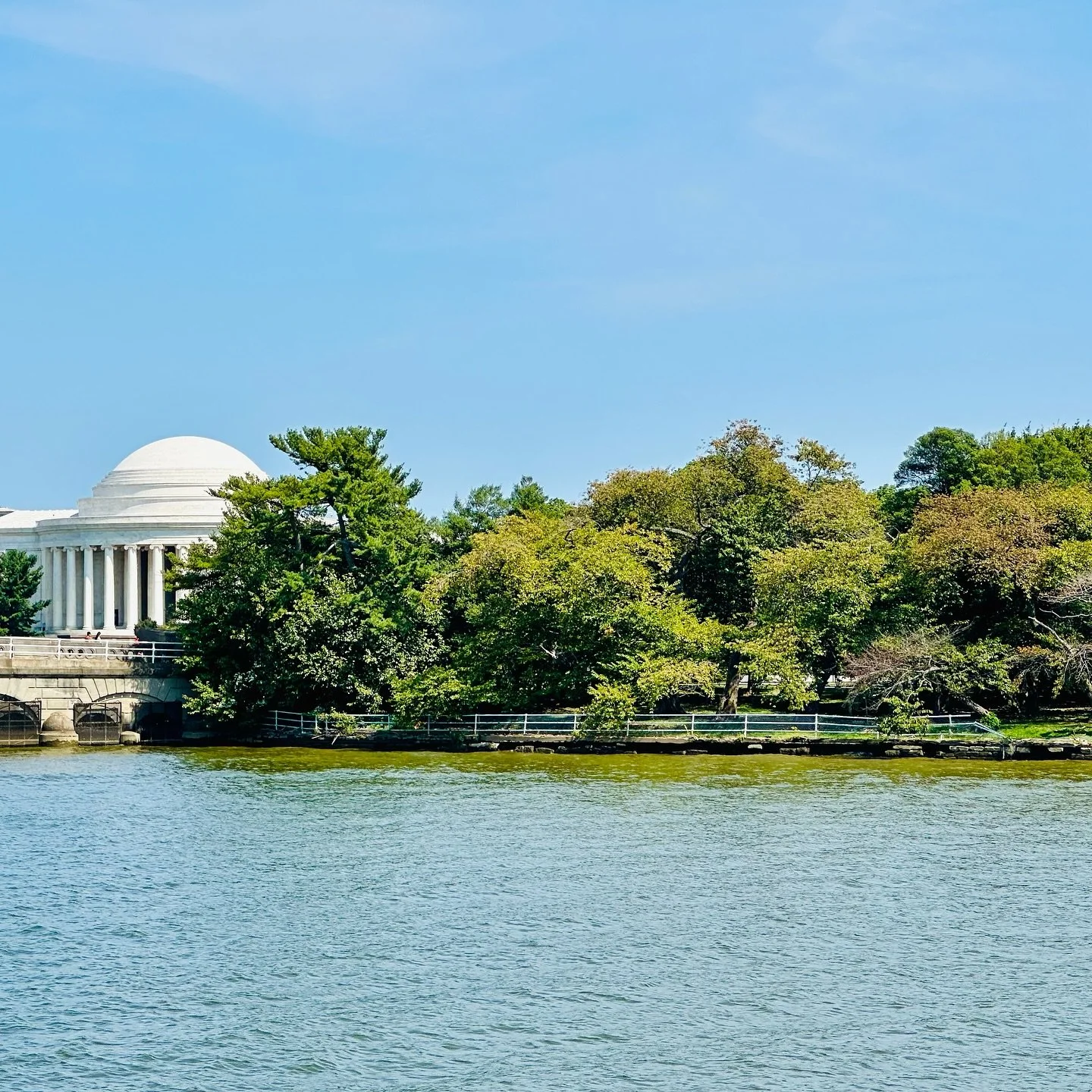 Just starting to see the 🍃 go from green to a hint of gold 🍂. Plenty of good weather and boating left. Photo from yesterday&rsquo;s private tour.