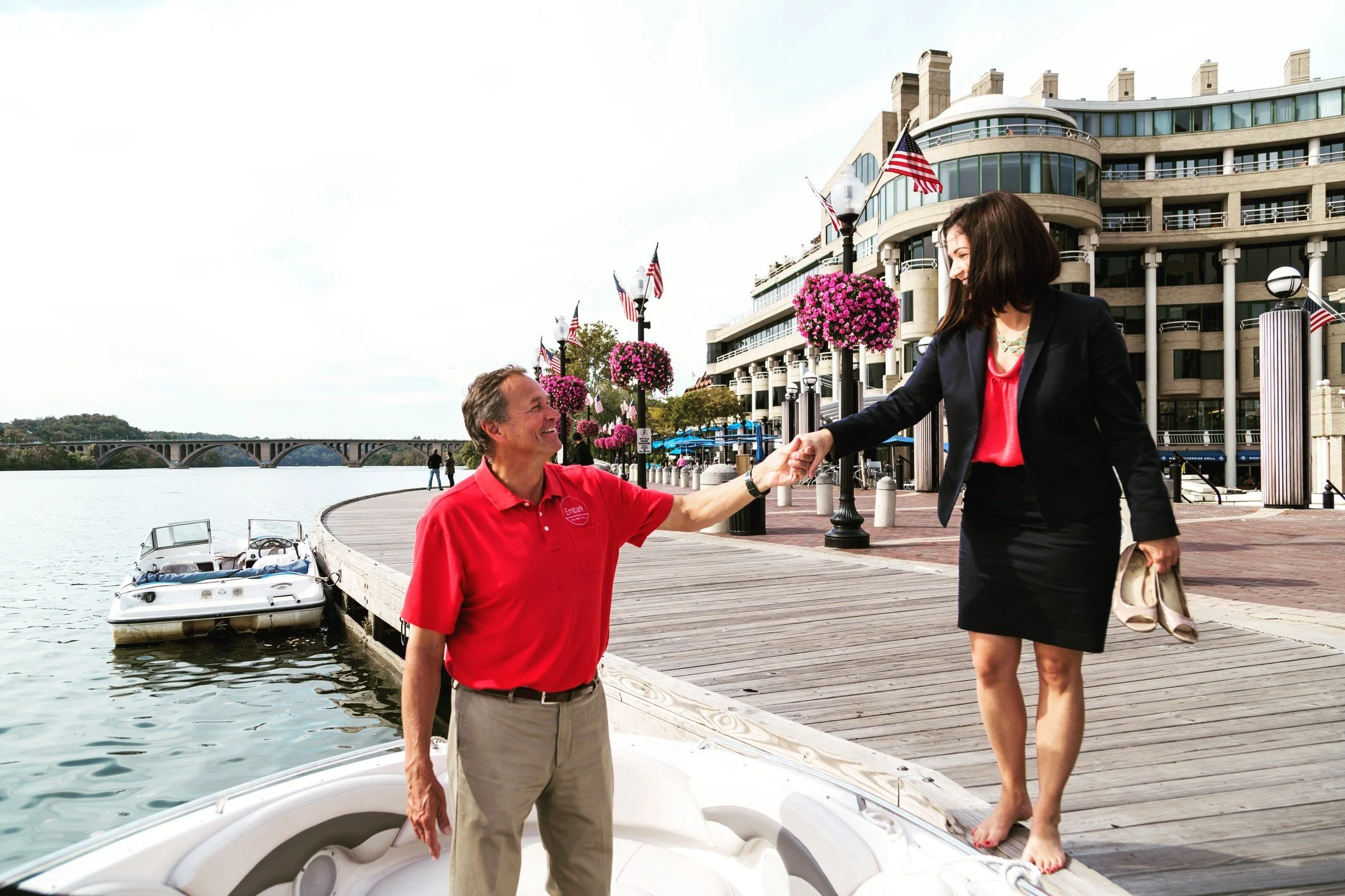 Join us in Georgetown for a last-minute cruise. Perfect October weather, so we&rsquo;re just hanging out on the docks enjoying the fall warmth and colorful foliage. Call us: 1-888-634-3335