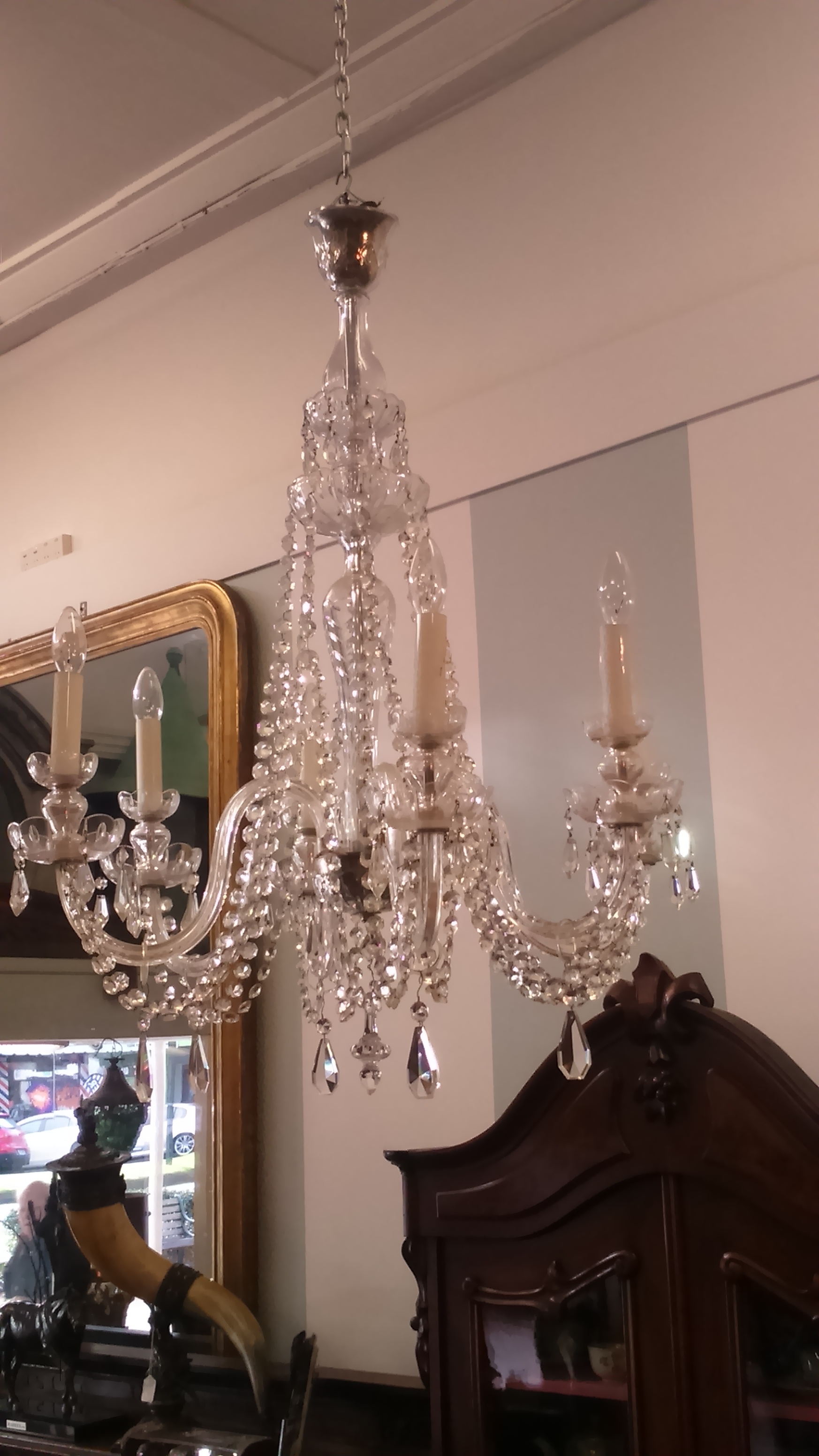 Crystal chandelier six arm.