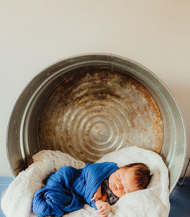 9 Days new ✨Precious: dear; beloved💙
.
.
.
.
(swipe for that smooooch from big sister to her adored baby bother! )#inhomesession #lifestyle 
#babyboy#newbornathome #brothersister#kidsphotography #bestfriendssiblings #legacy  #californiaphotographer 