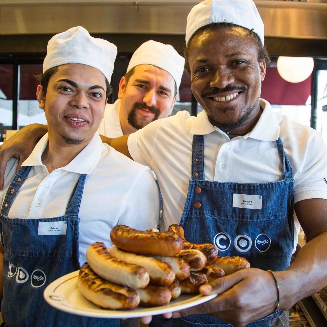 Happy Friday! Der perfekte Tag, um sich mit Freunden zu treffen und gemeinsam unsere leckeren Grillgerichte zu geniessen! Lasst das Wochenende mit uns im Sternen Grill beginnen! 🍴👨&zwj;👩&zwj;👧&zwj;👦🍔 #TGIF