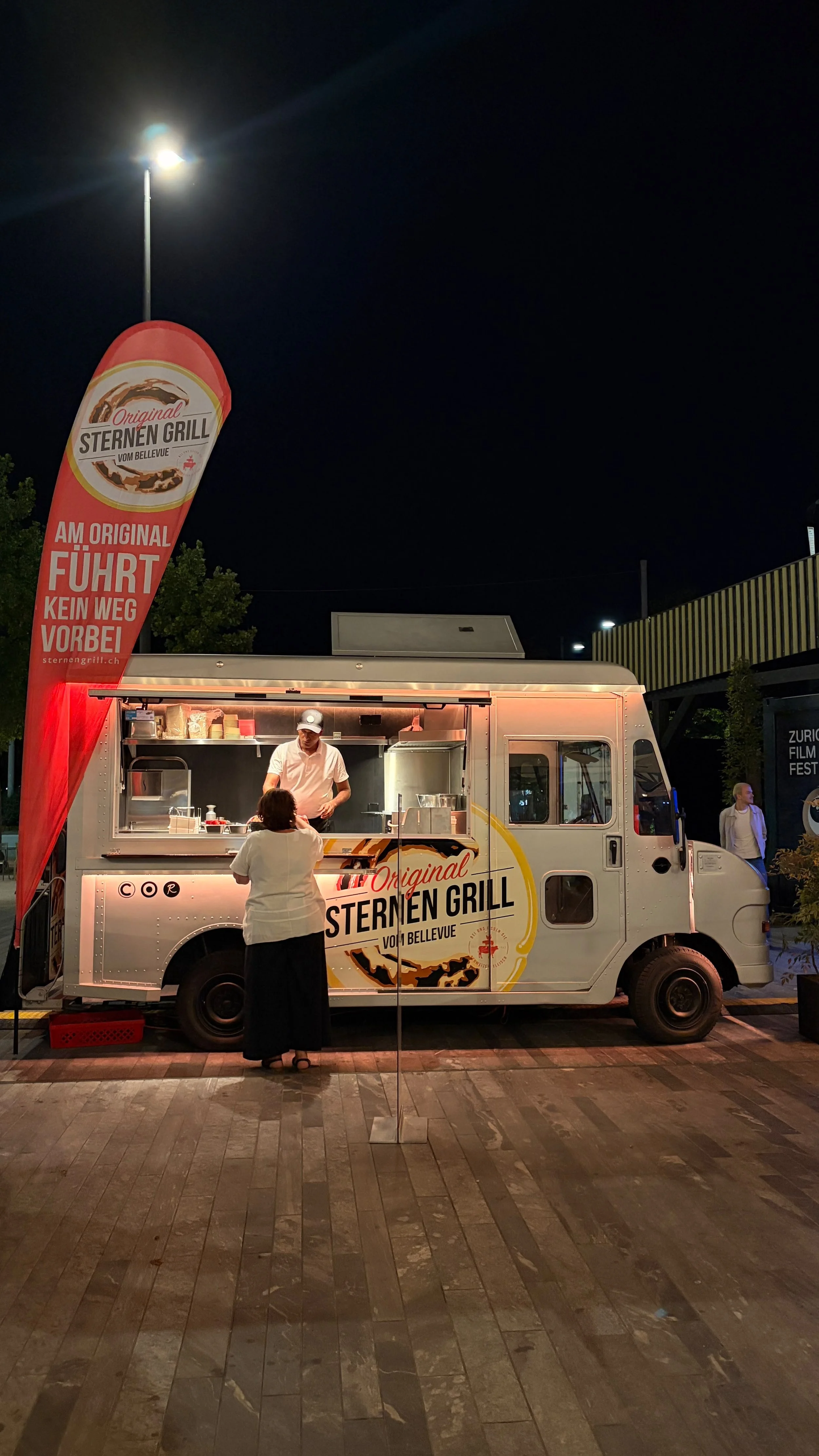 FoodTruck vorne.jpg