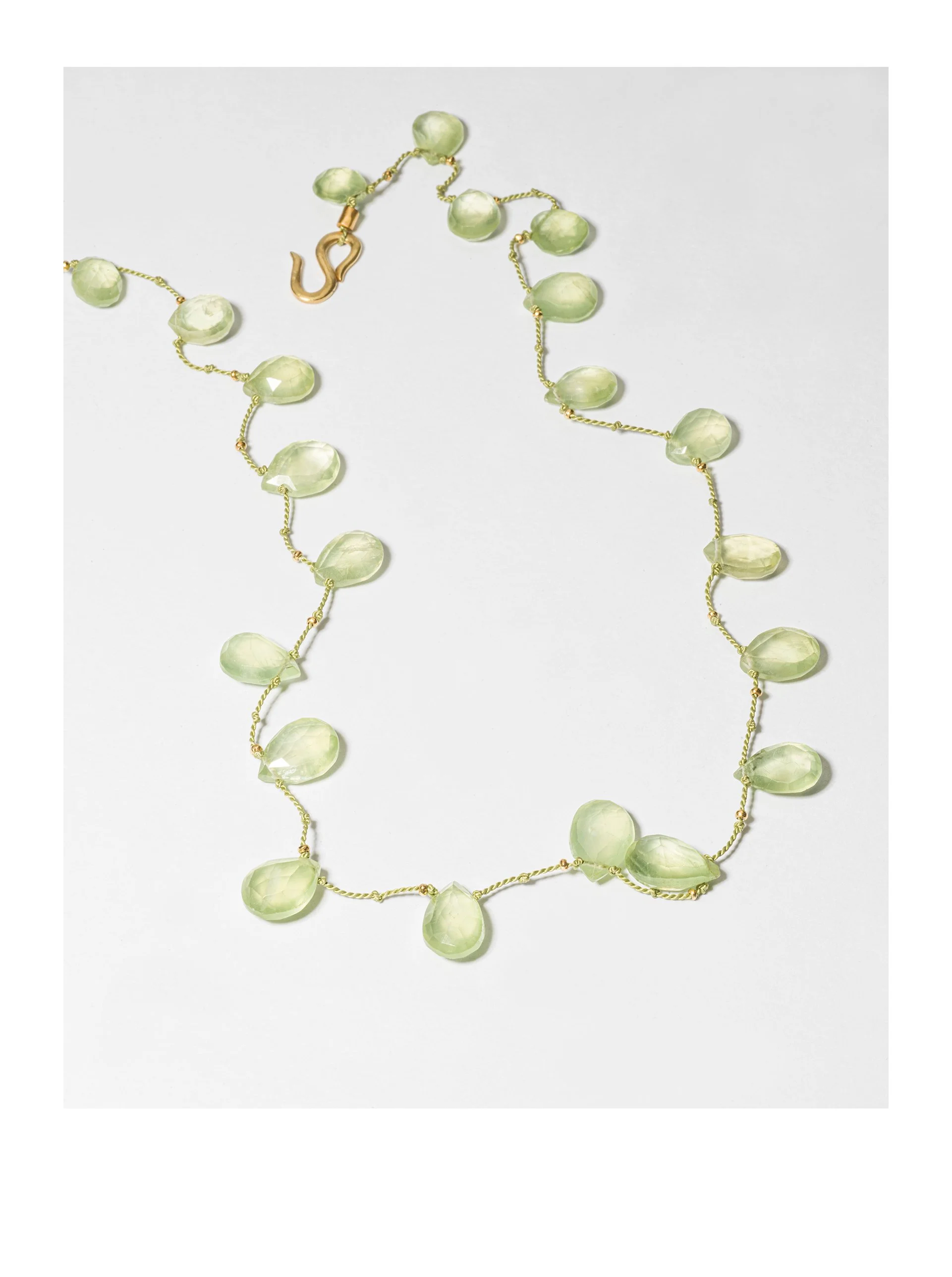 quartz-necklace-silk-pistache-03.jpg