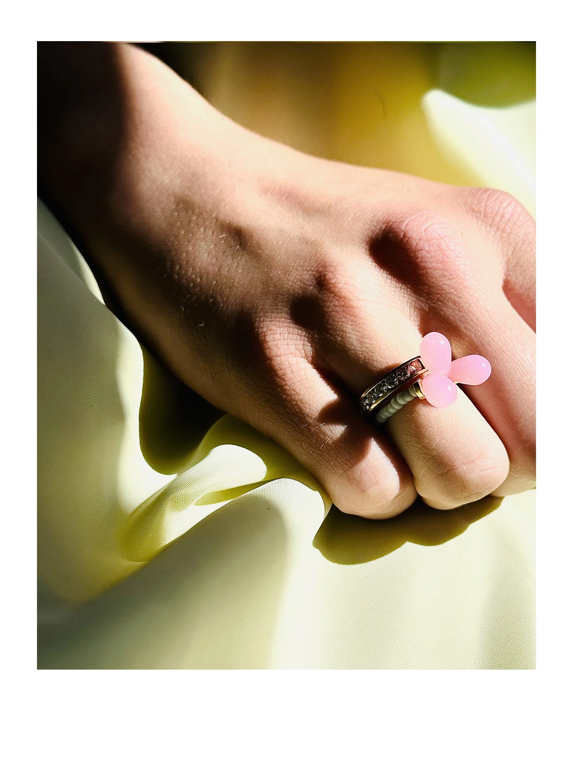 limited-luckydrops-ring-lightgrey-rose-02.jpg