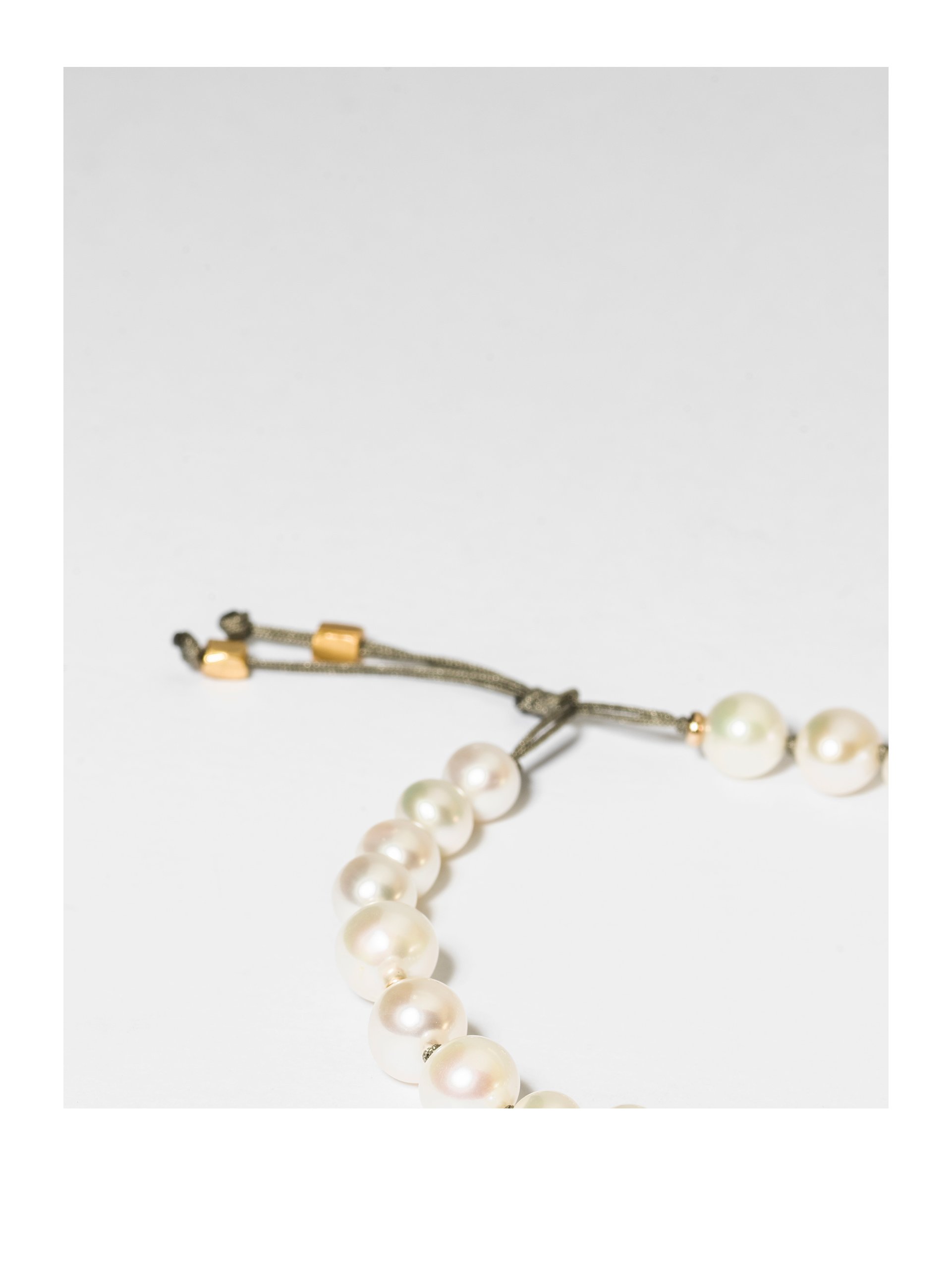 gibui-jewellery-pearl-bracelet-no.2-grey-02.jpg