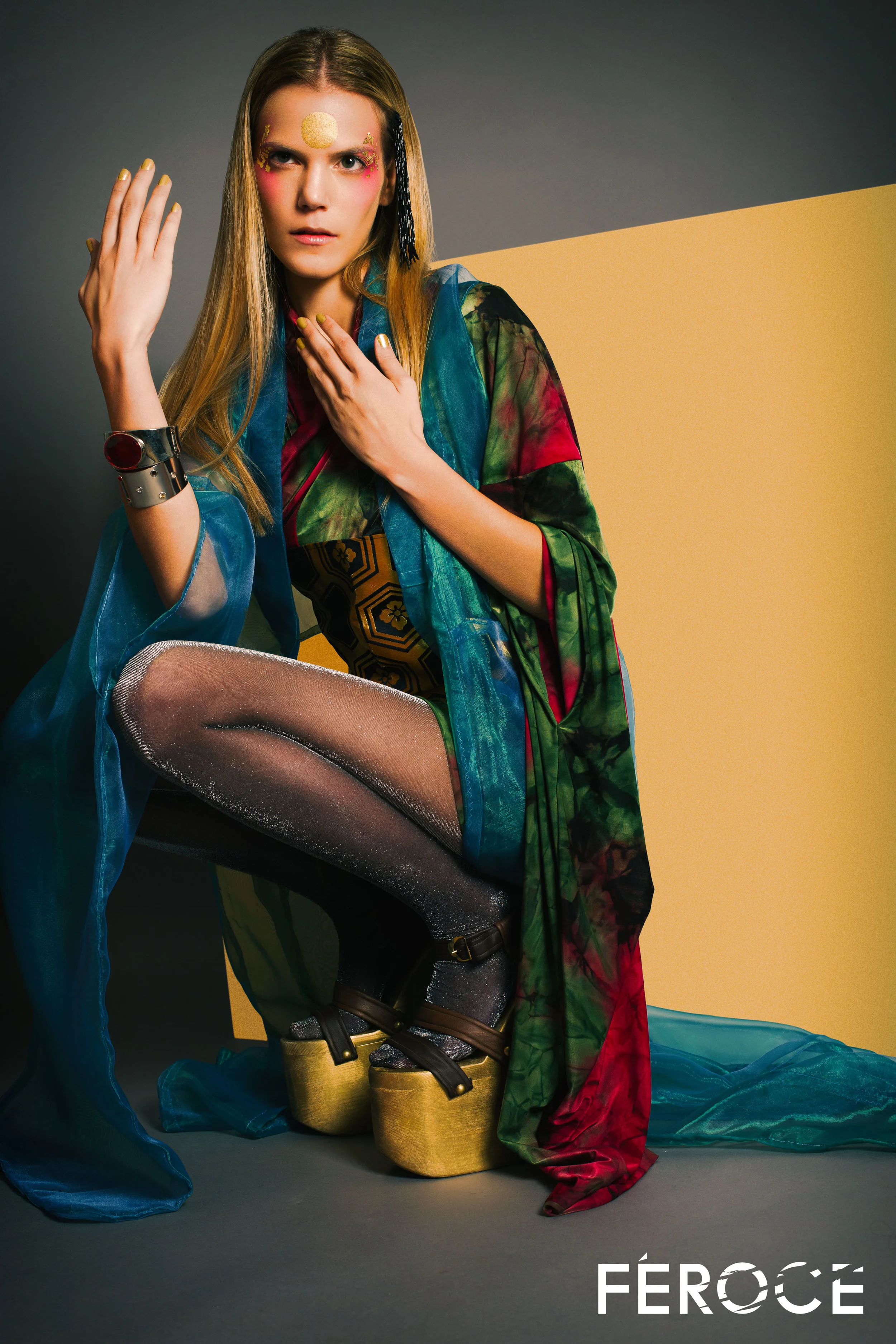 Double Kimono by CHEMI AKUTAMI Stockings by WORLFORD Shoes by JEAN ANGIE KASER Earrings by ALESSANDRA AIARDO Vintage accessories and bracelet Face : Mica beauty Liquid Gold : Pat Mcrath Lab Gold paper : Art Shop
