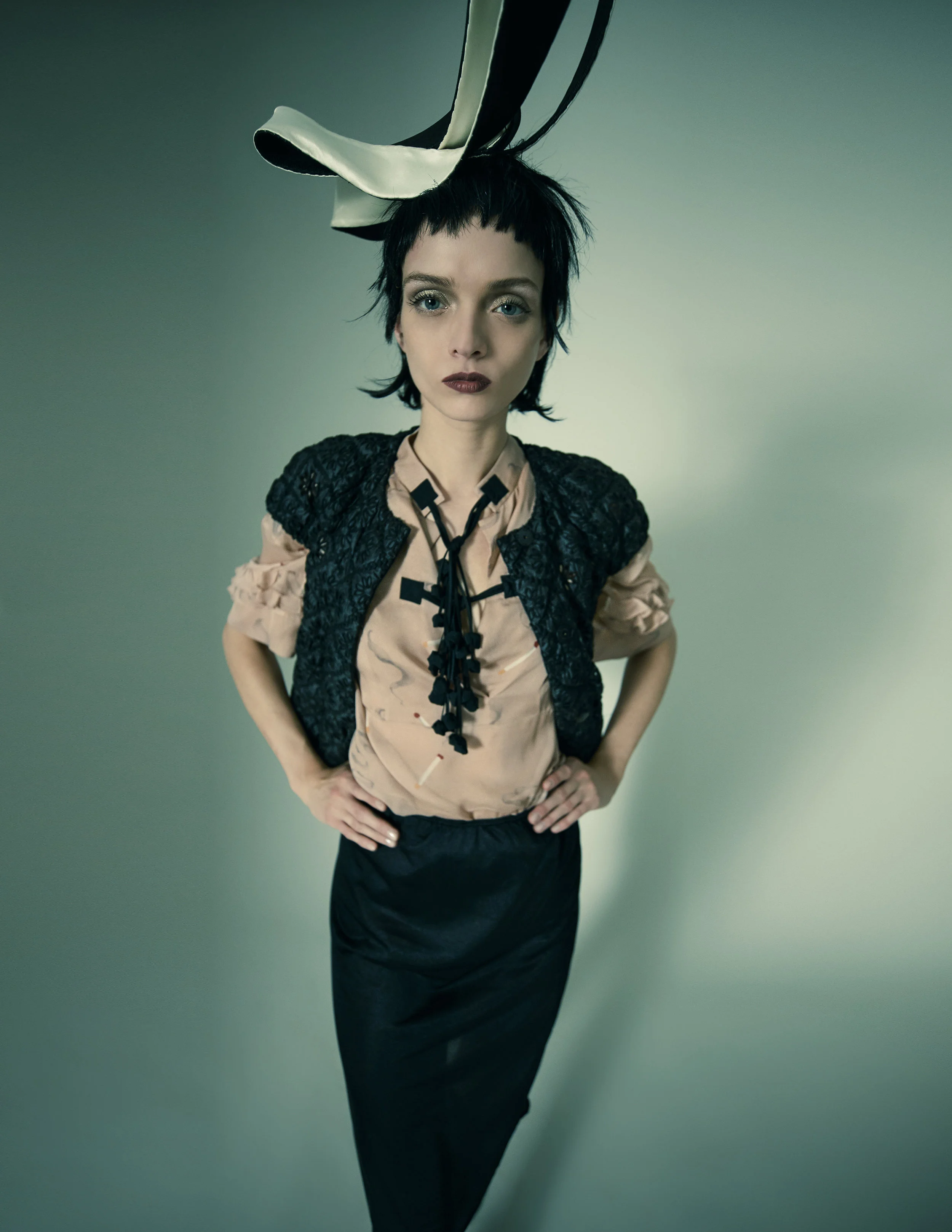Hat – Stephen Jones Jacket – Ermanno Scervino Shirt – N°21 Skirt – Circus Hotel Socks – BenedictShoes – Nicholas Kirkwood