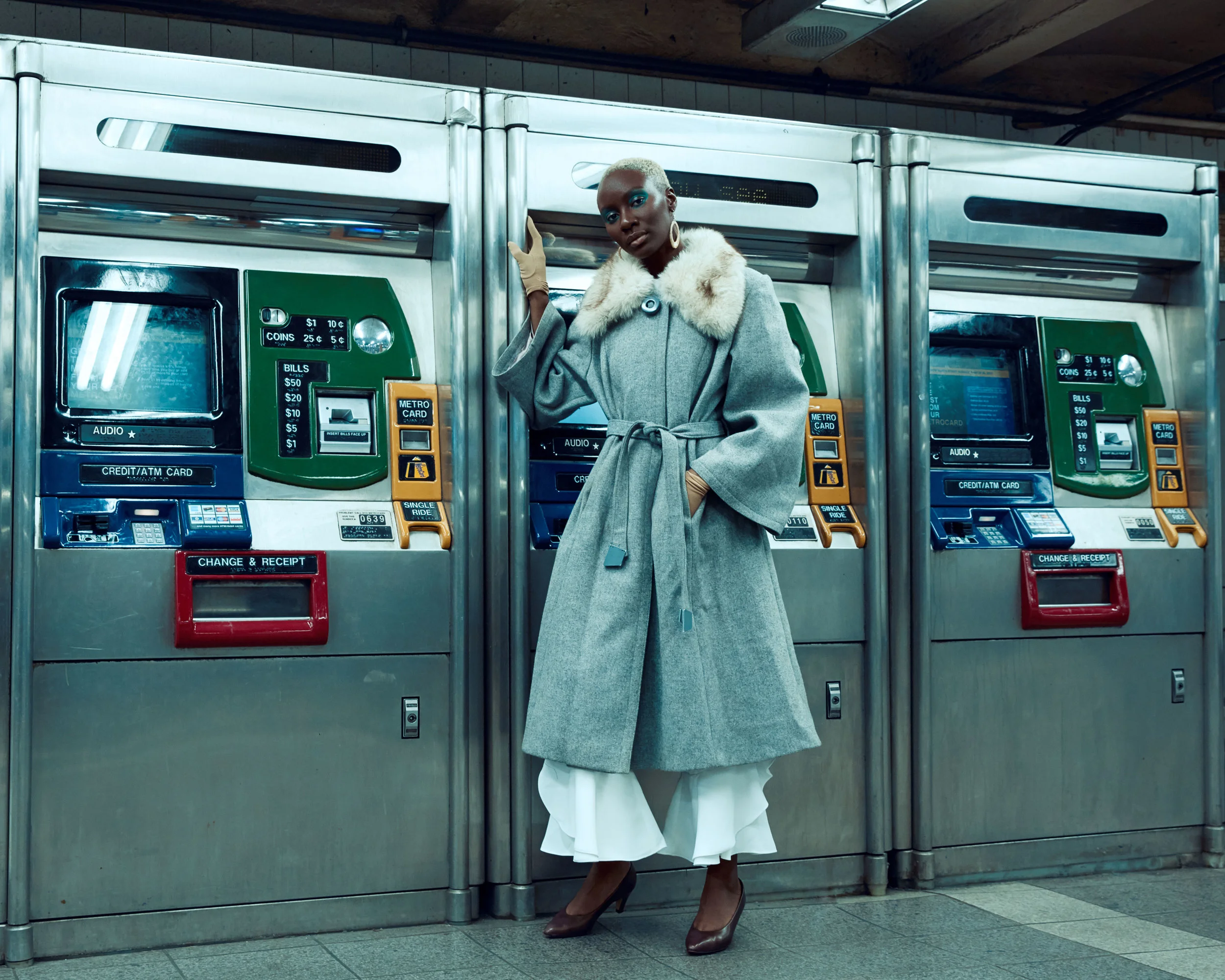 Trench: Vintage Pants: Zara Shoes: Vintage Earrings: Kim Rogers Gloves: Vintage